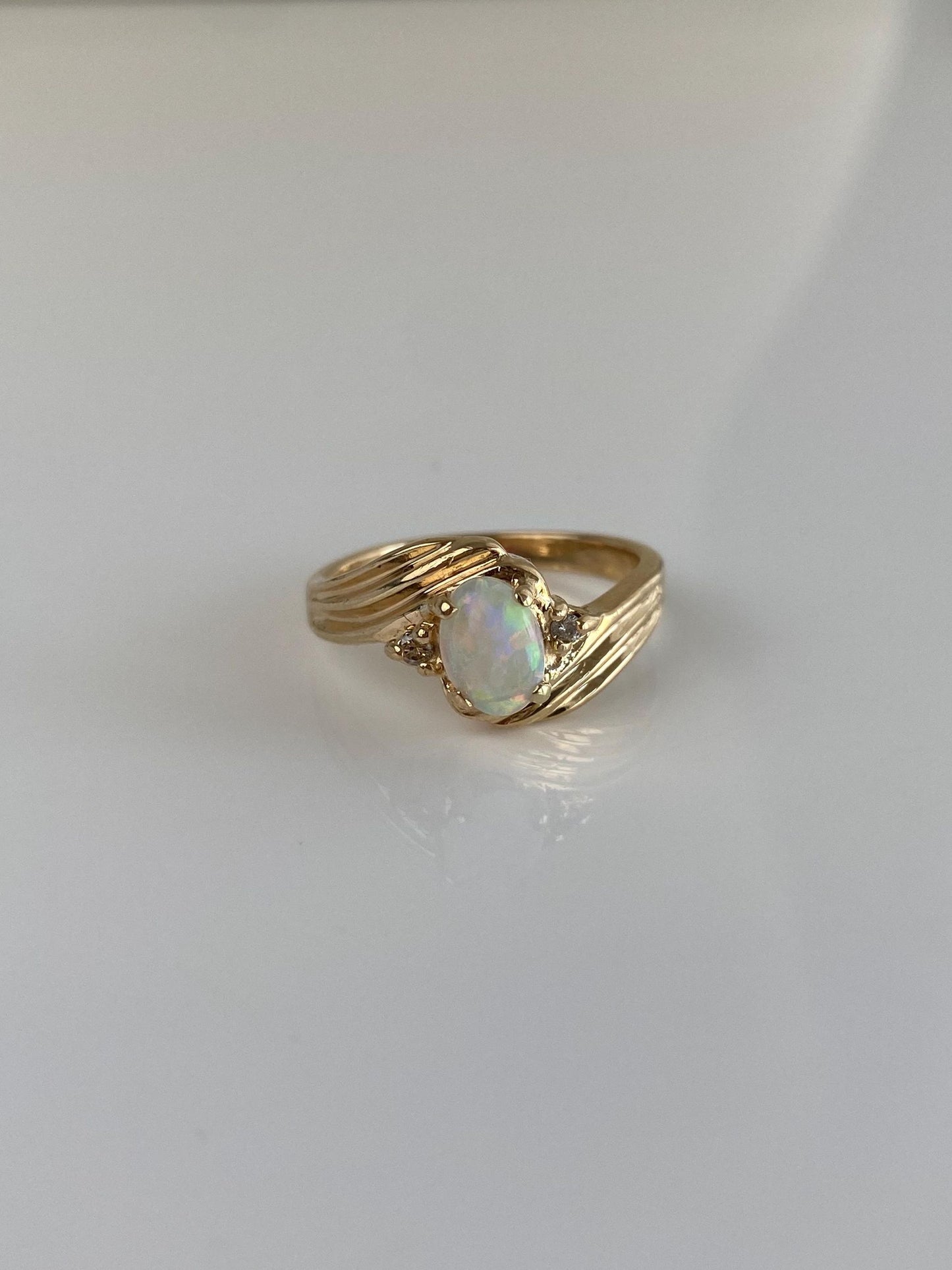 Vintage Solid 14k Yellow Gold Diamond Opal Twist Ring - Size 6.75