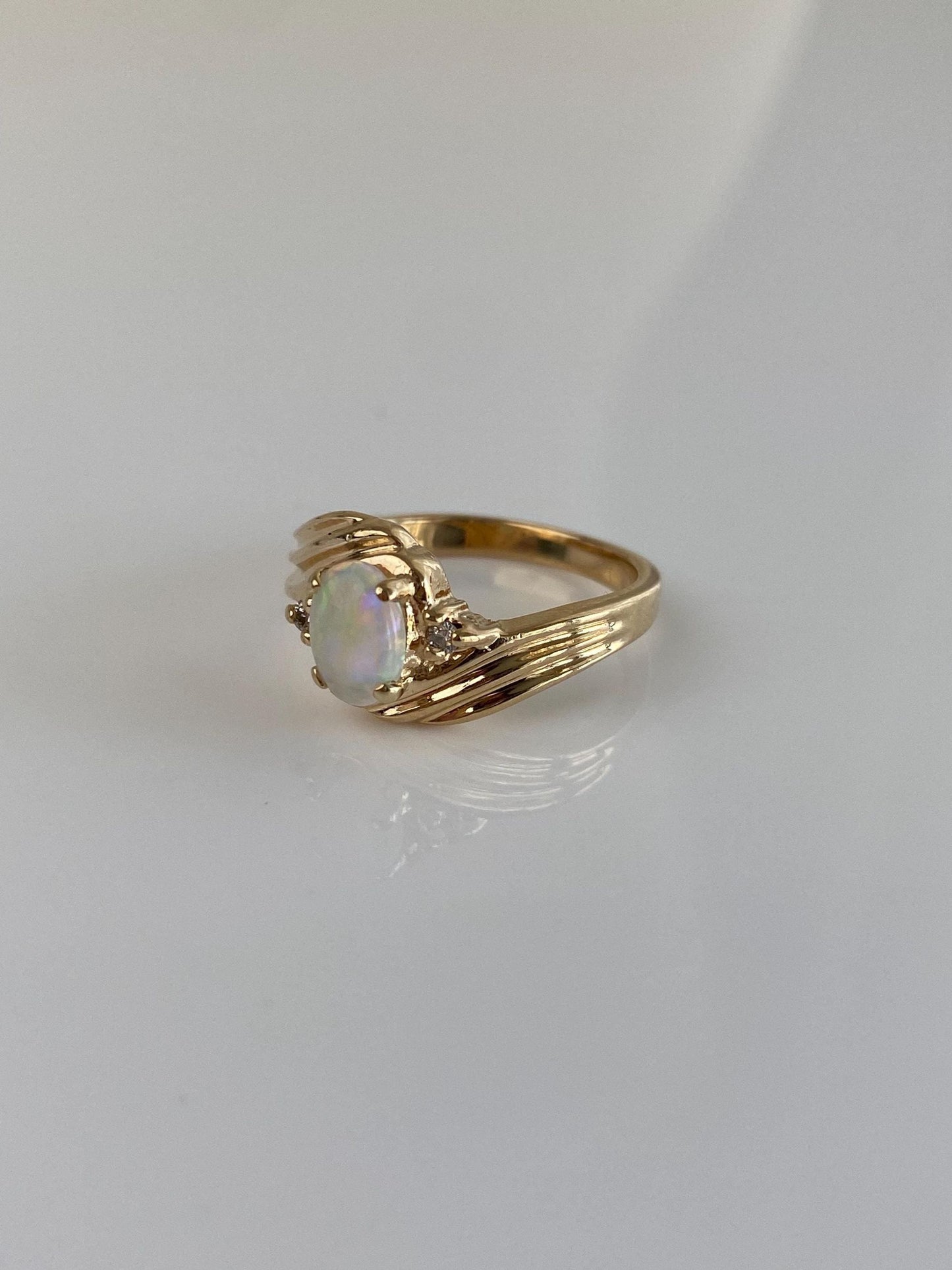 Vintage Solid 14k Yellow Gold Diamond Opal Twist Ring - Size 6.75