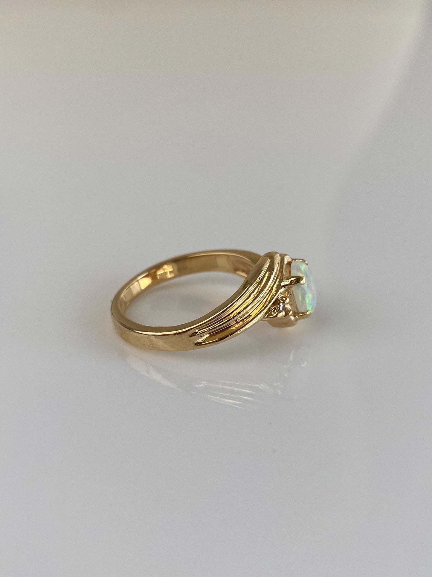 Vintage Solid 14k Yellow Gold Diamond Opal Twist Ring - Size 6.75