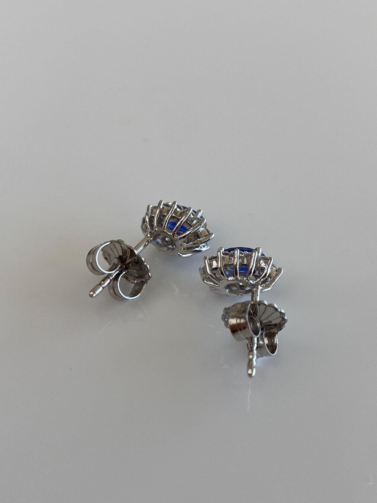 Vintage Solid 18k White Gold Diamond Halo Blue Sapphire Stud Earrings