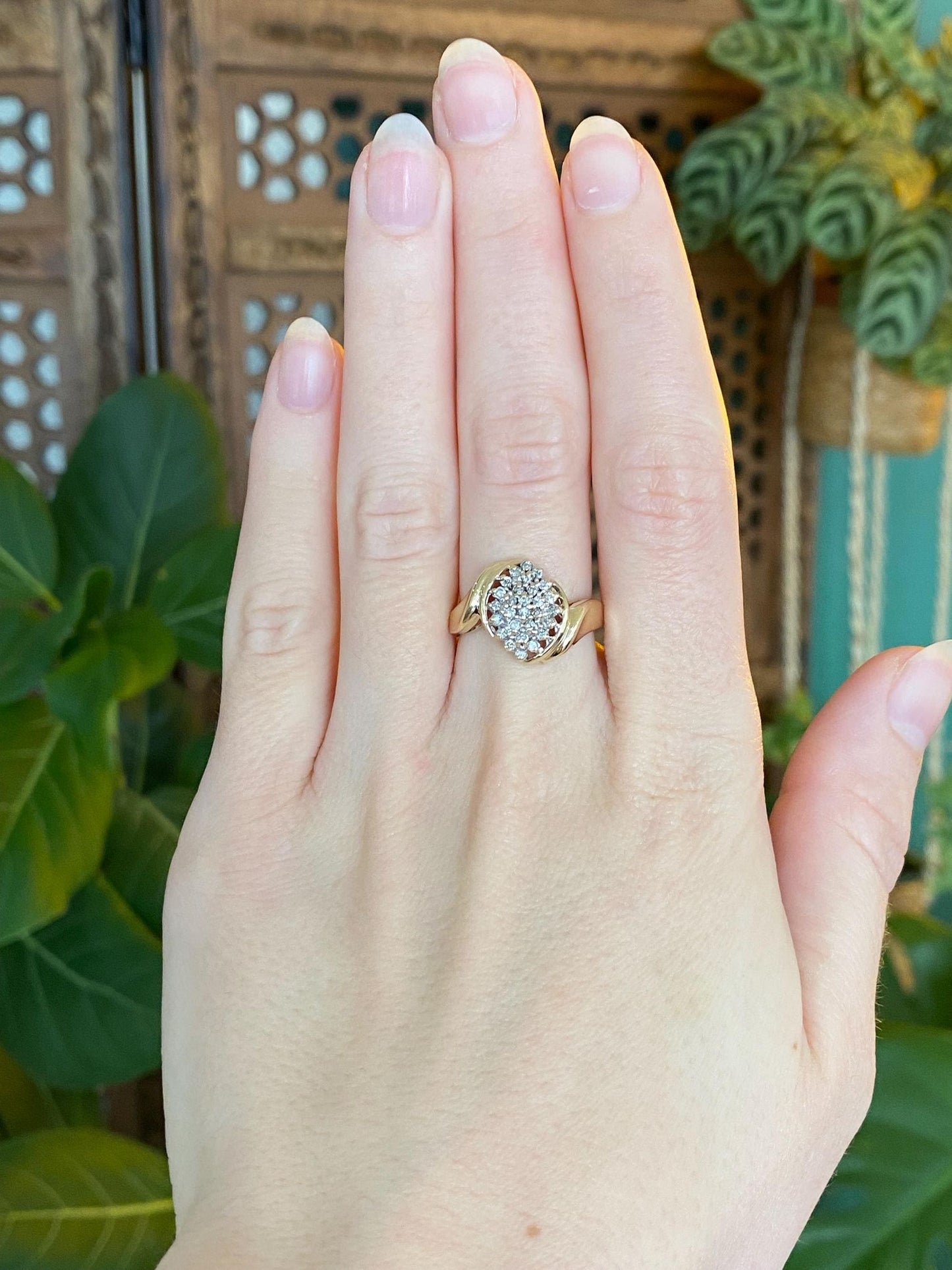 Vintage Solid 10k Yellow Gold Diamond Cluster Twist Ring - Size 6.75