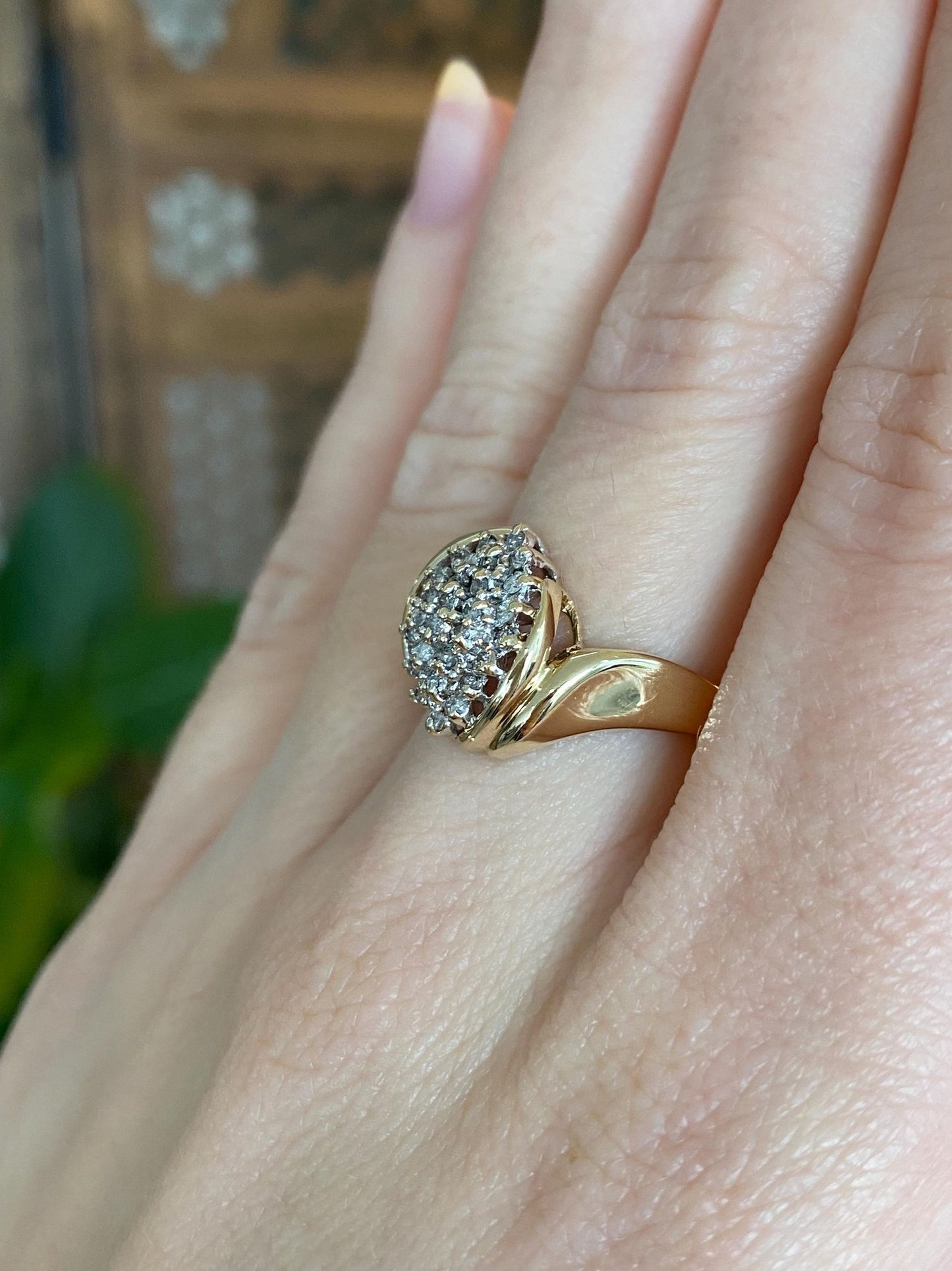 Vintage Solid 10k Yellow Gold Diamond Cluster Twist Ring - Size 6.75