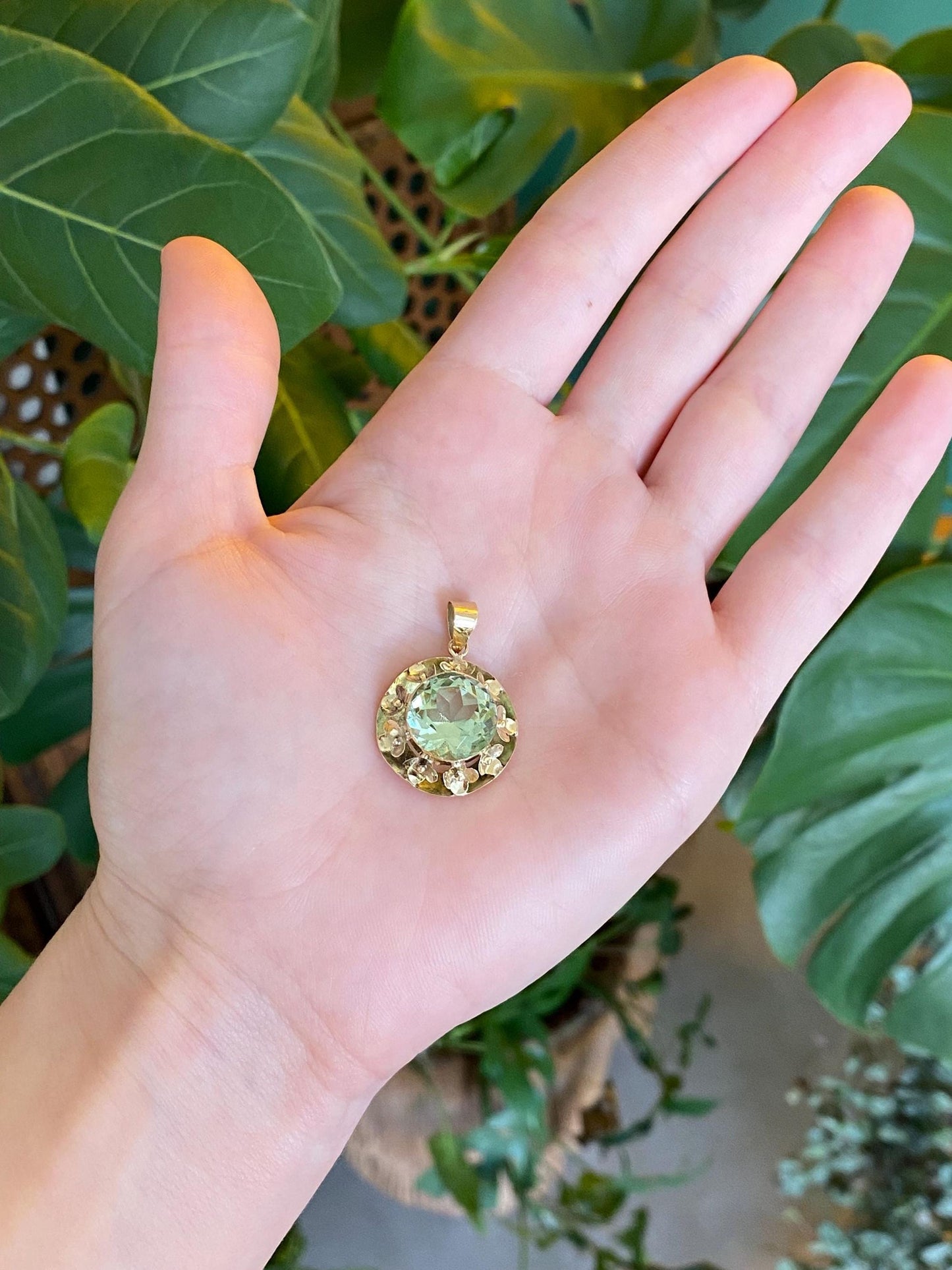 Vintage Solid 14k Yellow Gold Light Green Cubic Zirconia Flowers Charm