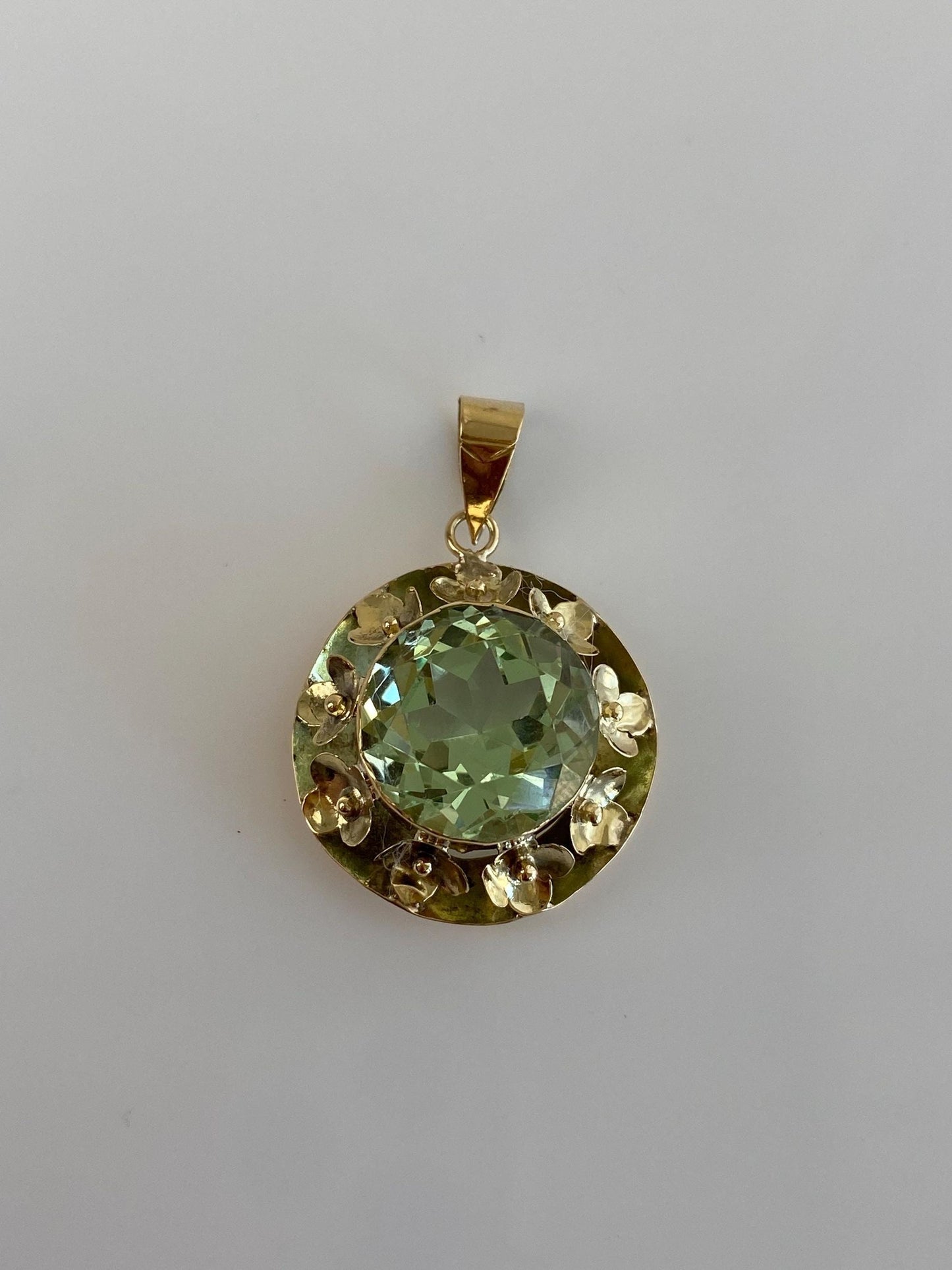 Vintage Solid 14k Yellow Gold Light Green Cubic Zirconia Flowers Charm