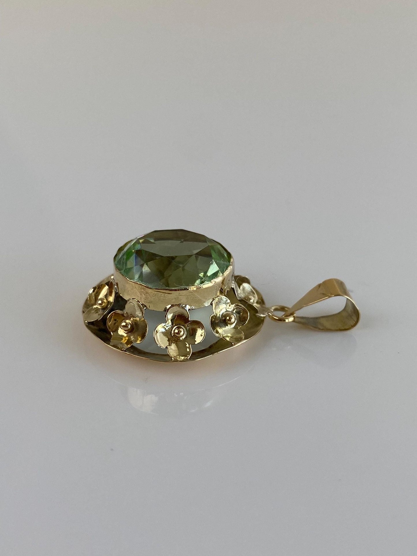 Vintage Solid 14k Yellow Gold Light Green Cubic Zirconia Flowers Charm
