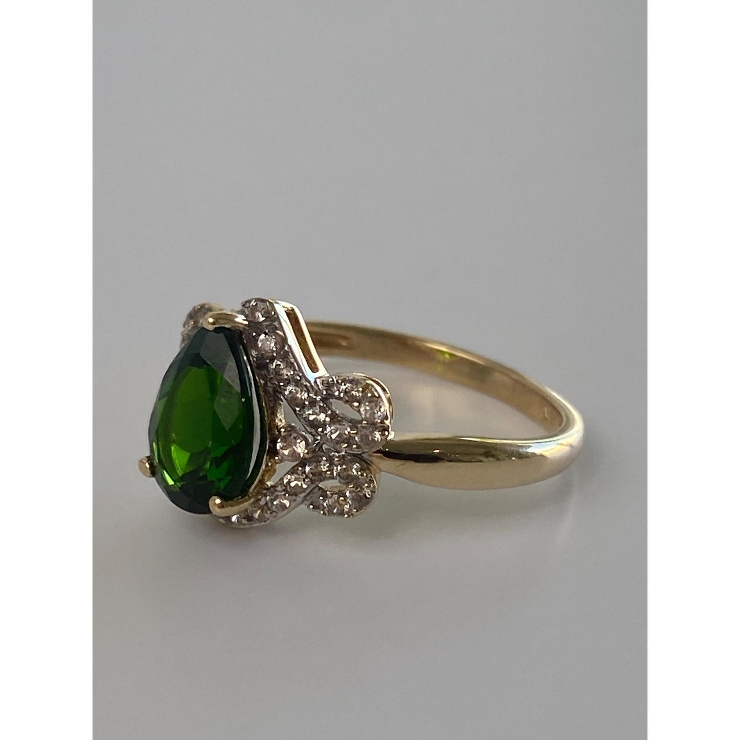 Vintage Solid 10k Yellow Gold Clear Spinel Green Tourmaline Ring - Size 7.75