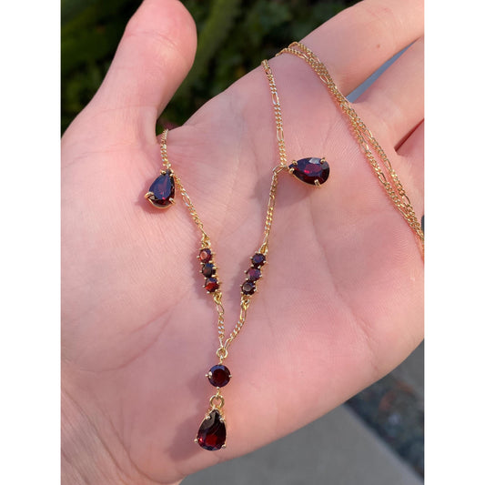 Vintage Solid 18k Yellow Gold Garnet Figaro Chain Necklace - 16.5 inches