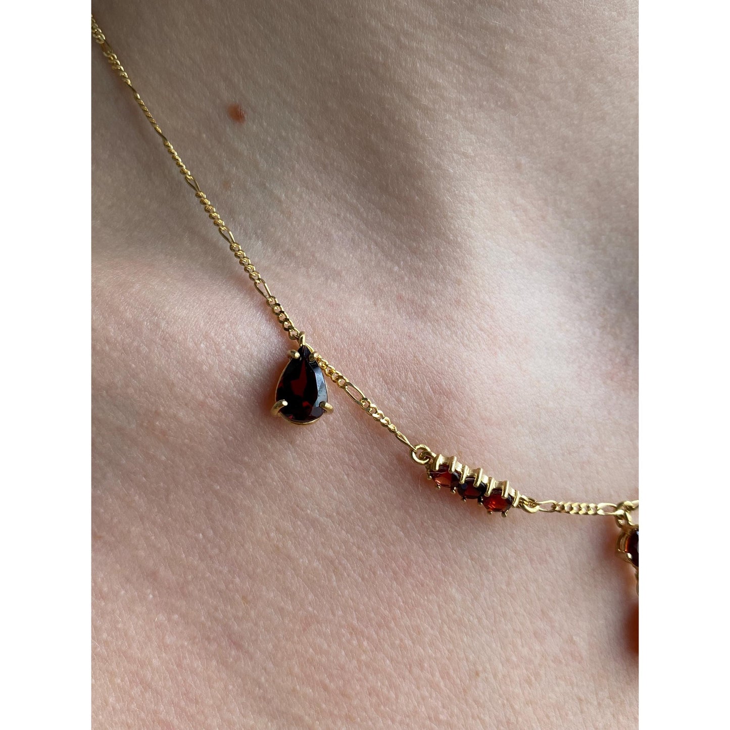 Vintage Solid 18k Yellow Gold Garnet Figaro Chain Necklace - 16.5 inches