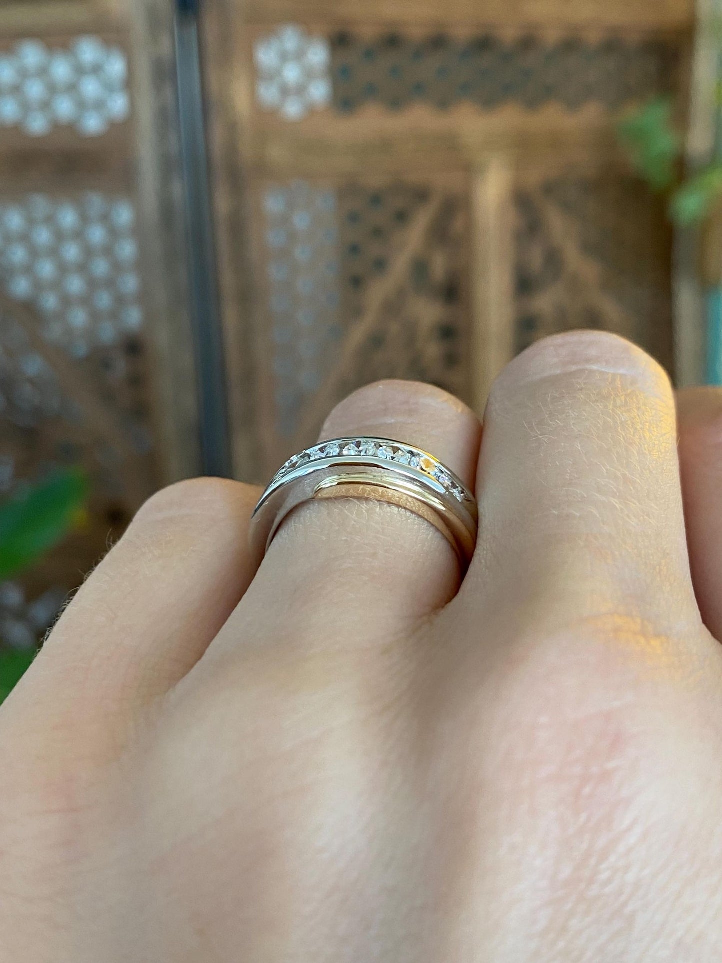 Vintage Solid 14k White & Yellow Gold Diamond Ring Band - Size 5.5
