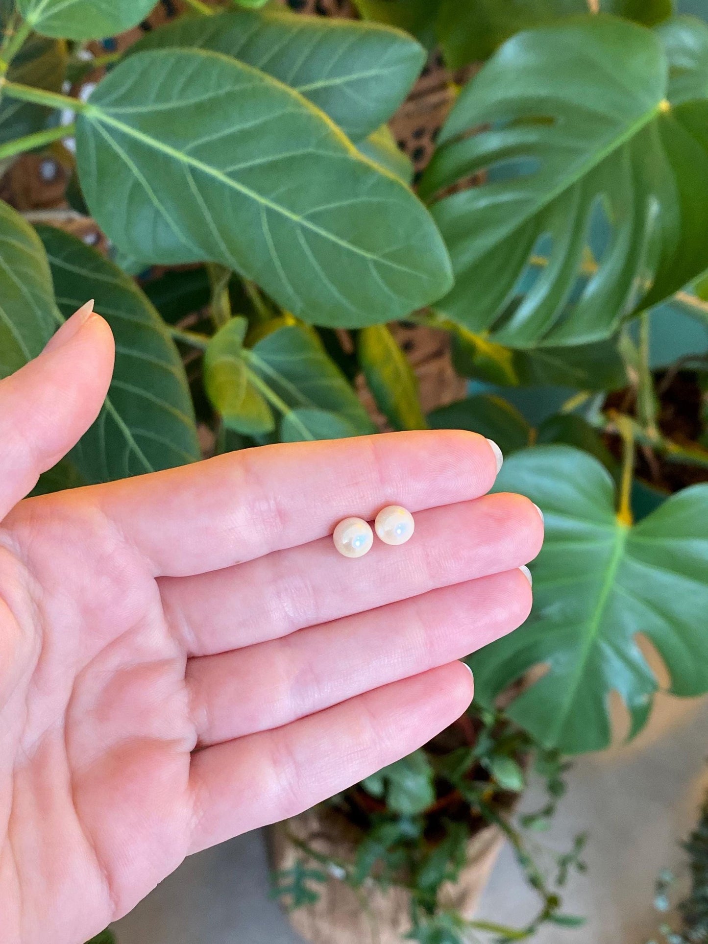 Vintage Solid 14k Yellow Gold Pearl Stud Earrings