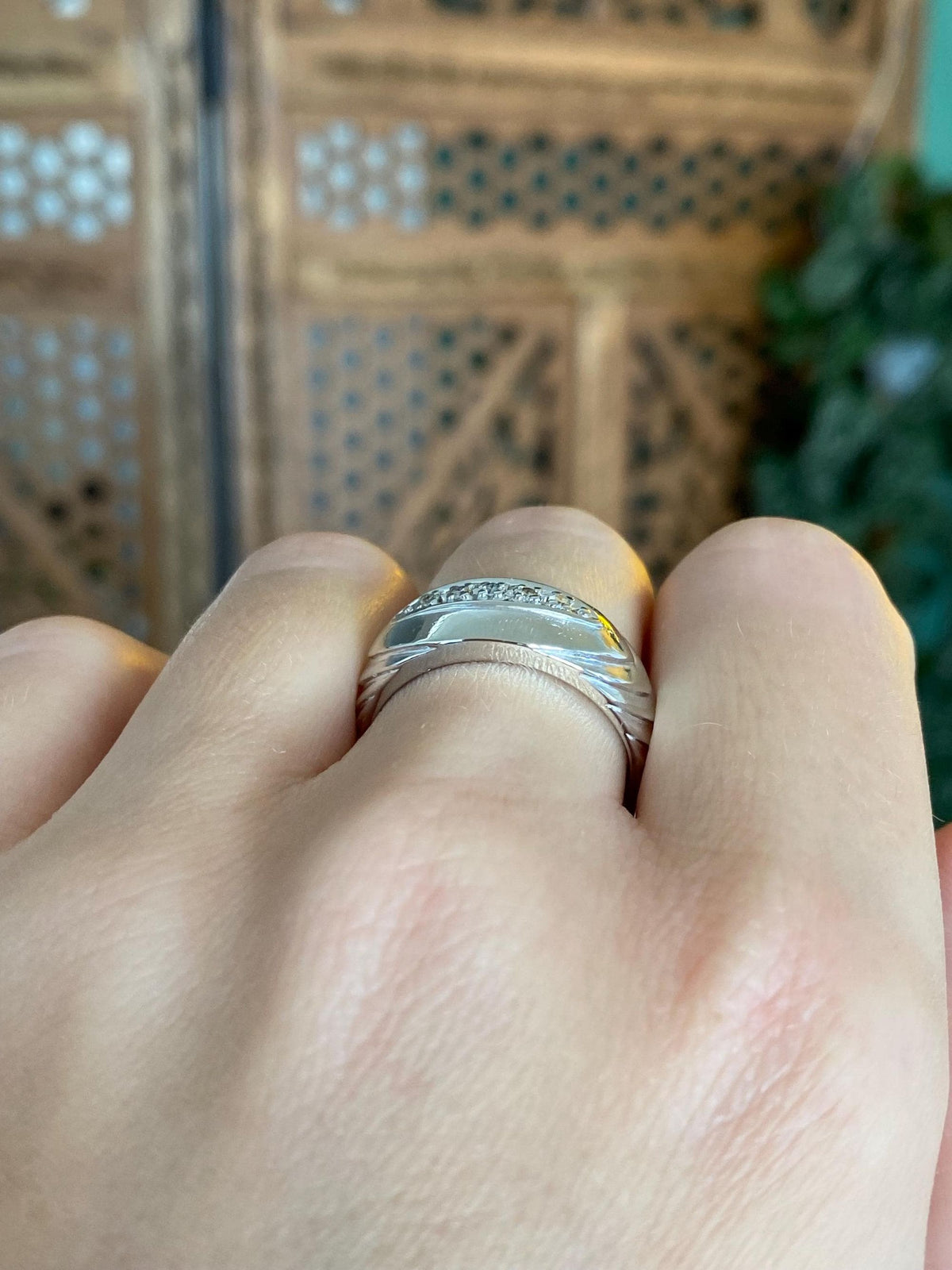 Vintage Solid 14k White Gold Diamonds Designed Ring Band - Size 8.25