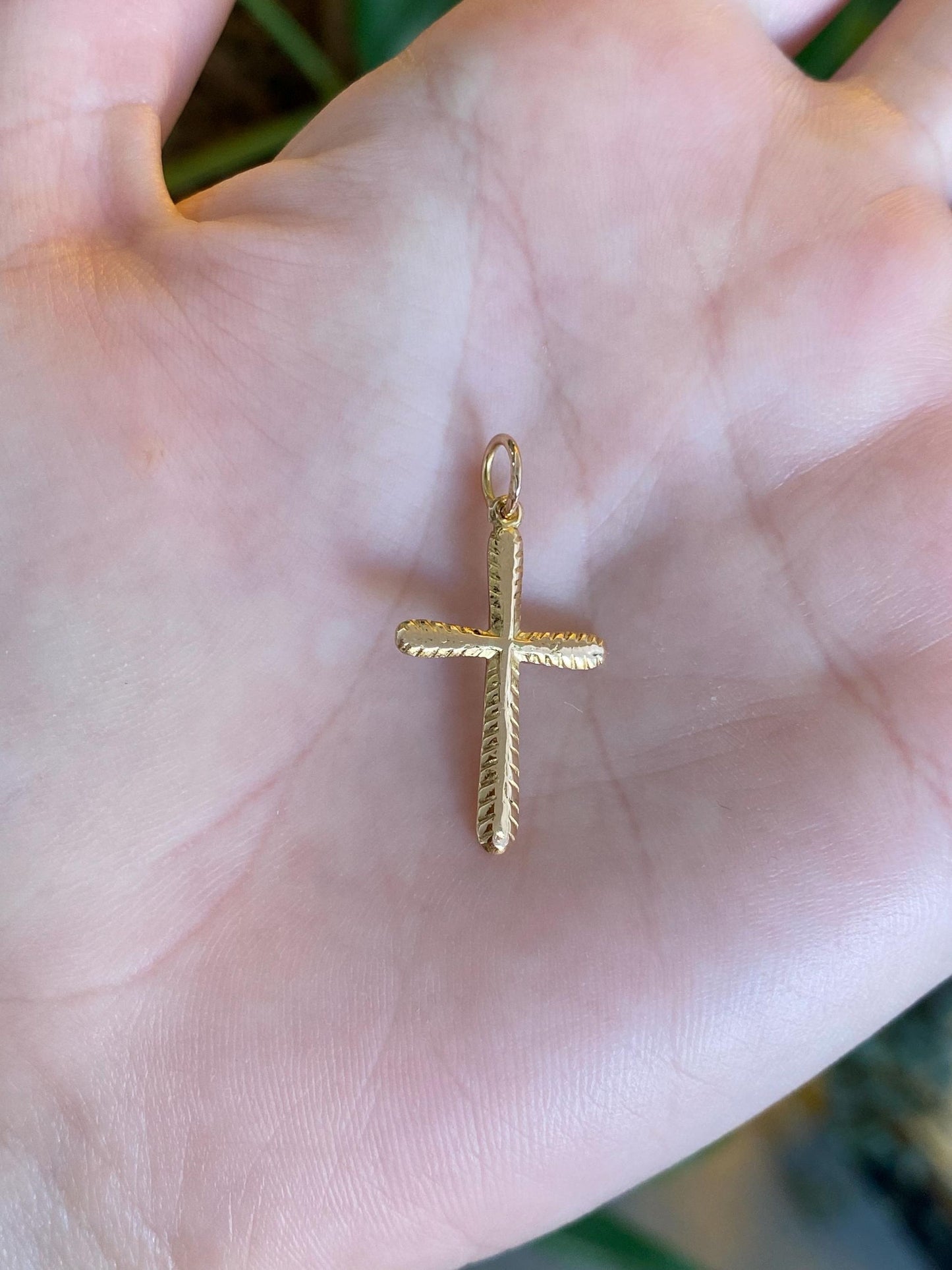 Vintage 18k Yellow Gold Design Cross Charm