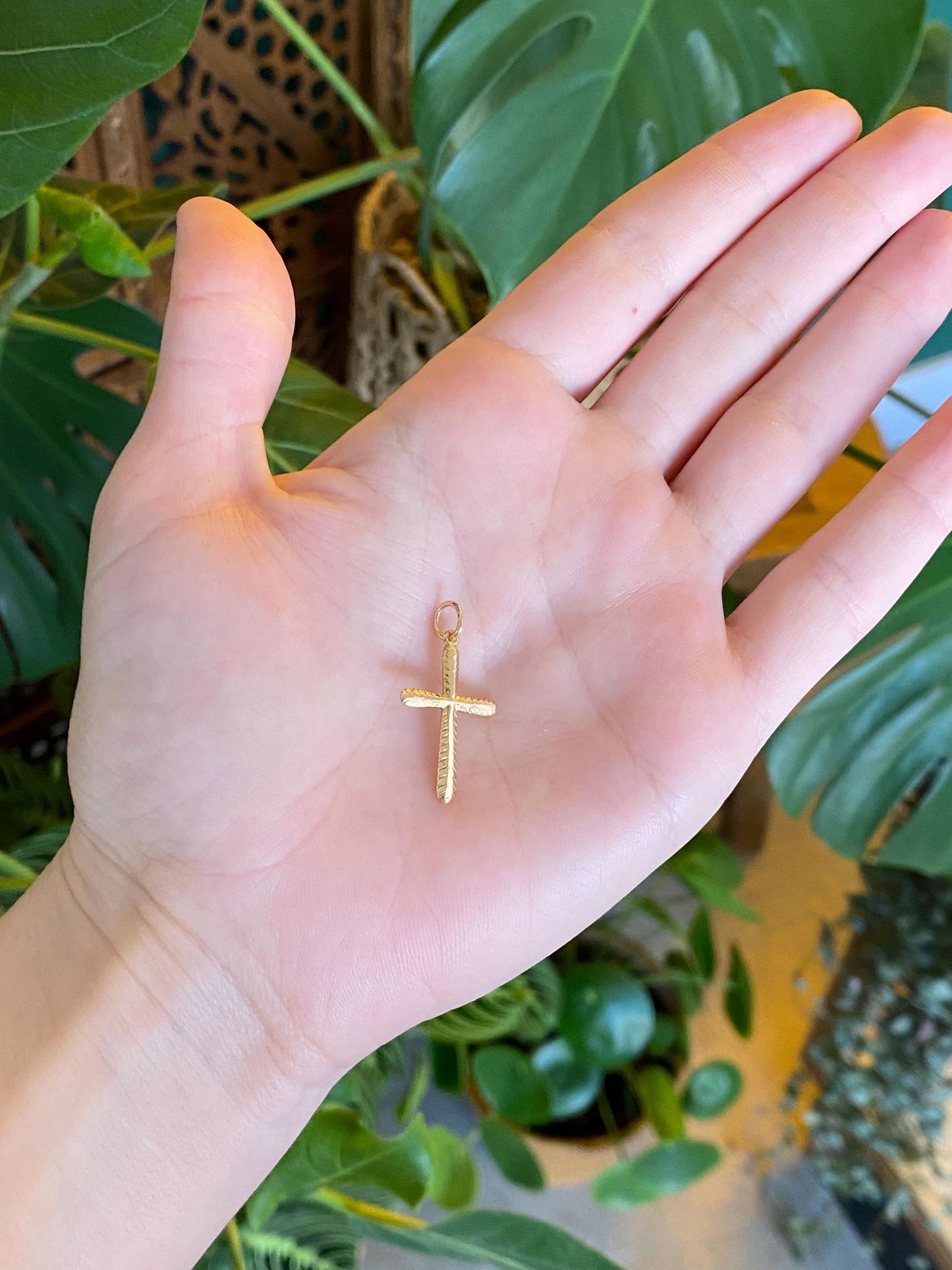 Vintage 18k Yellow Gold Design Cross Charm