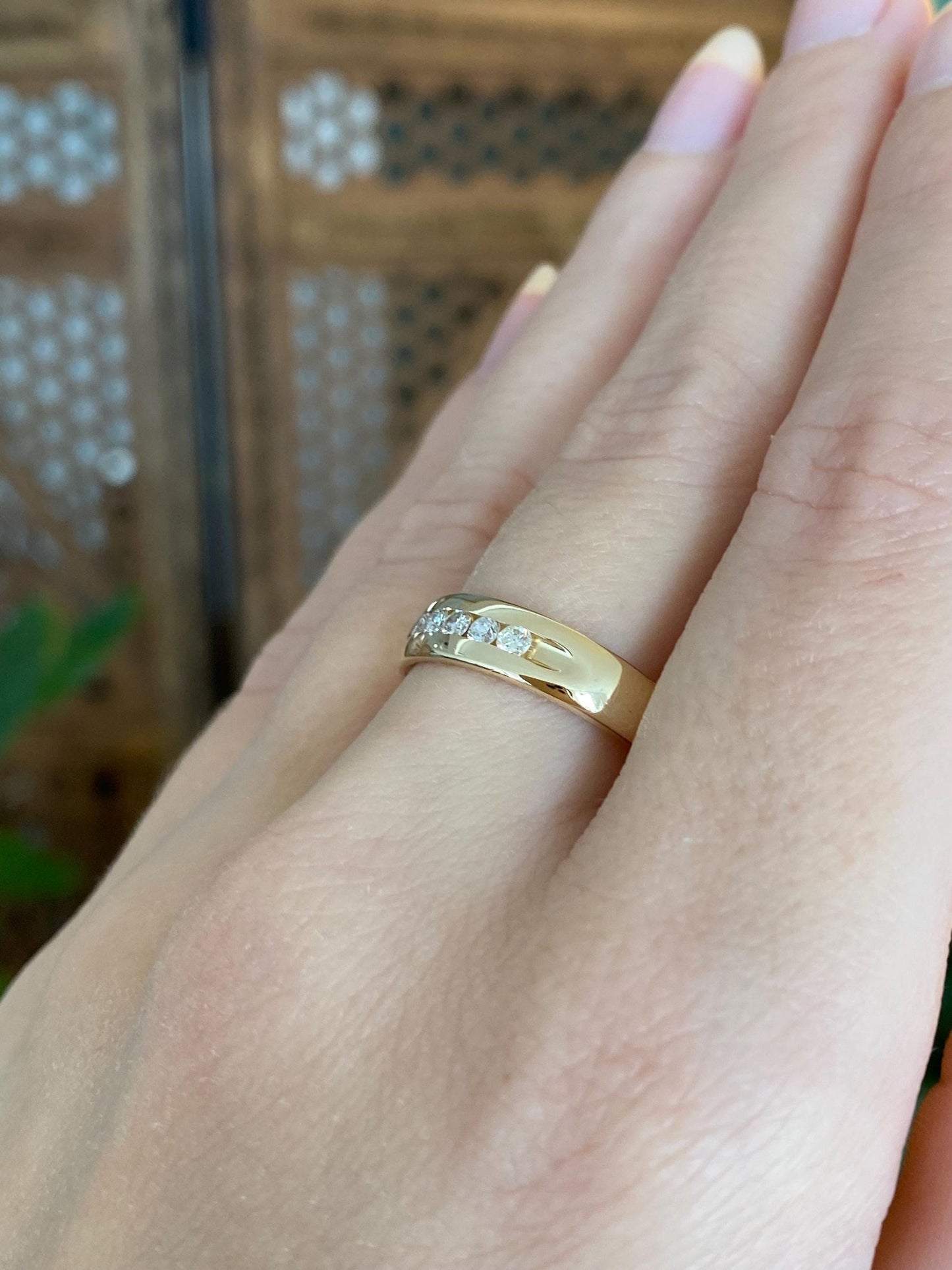 Vintage Solid 14k Yellow Gold Diamond Ring Band - Size 7.5