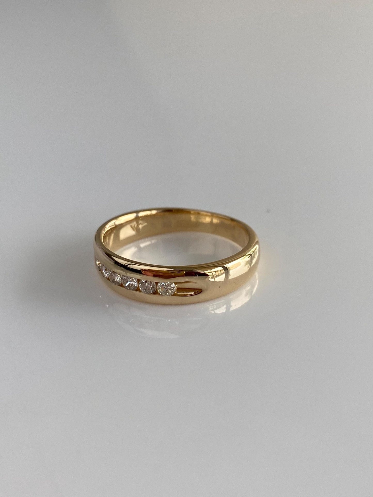 Vintage Solid 14k Yellow Gold Diamond Ring Band - Size 7.5