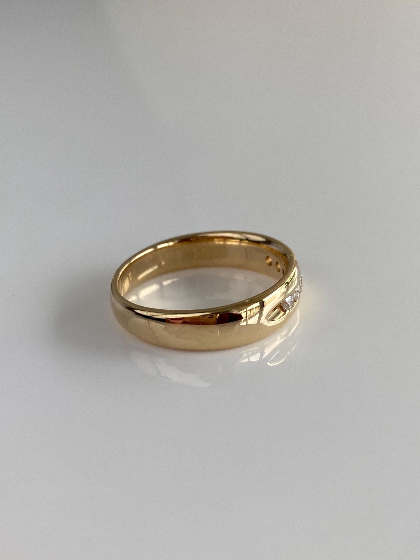 Vintage Solid 14k Yellow Gold Diamond Ring Band - Size 7.5
