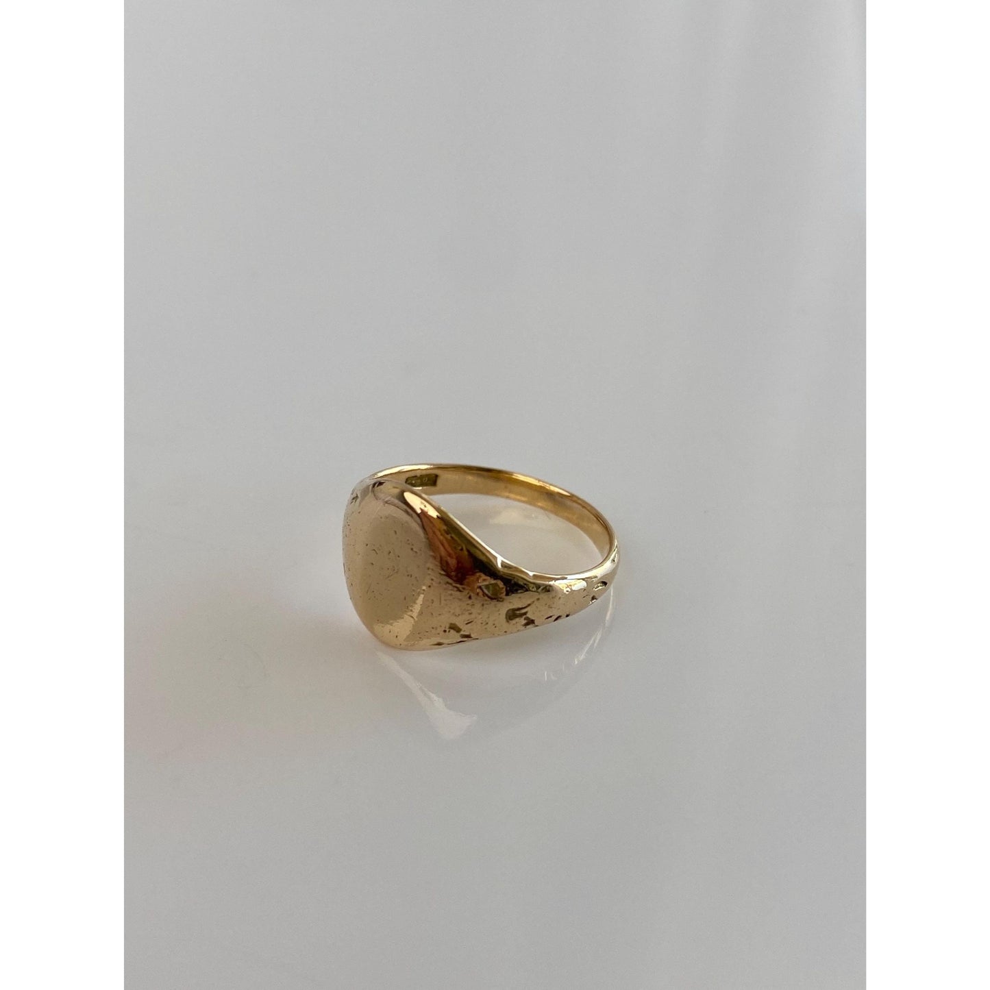 Vintage Solid 14k Yellow Gold Design Signet Ring - Size 3.75