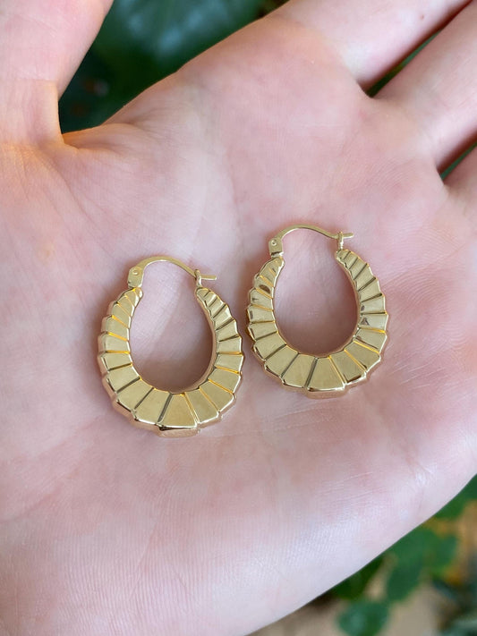 Vintage 14k Yellow Gold Oval Scalloped Hoop Earrings