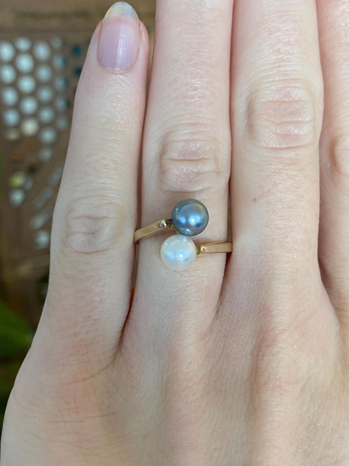 Vintage Solid 14k Yellow Gold White & Peacock Pearls Ring - Size 5.25