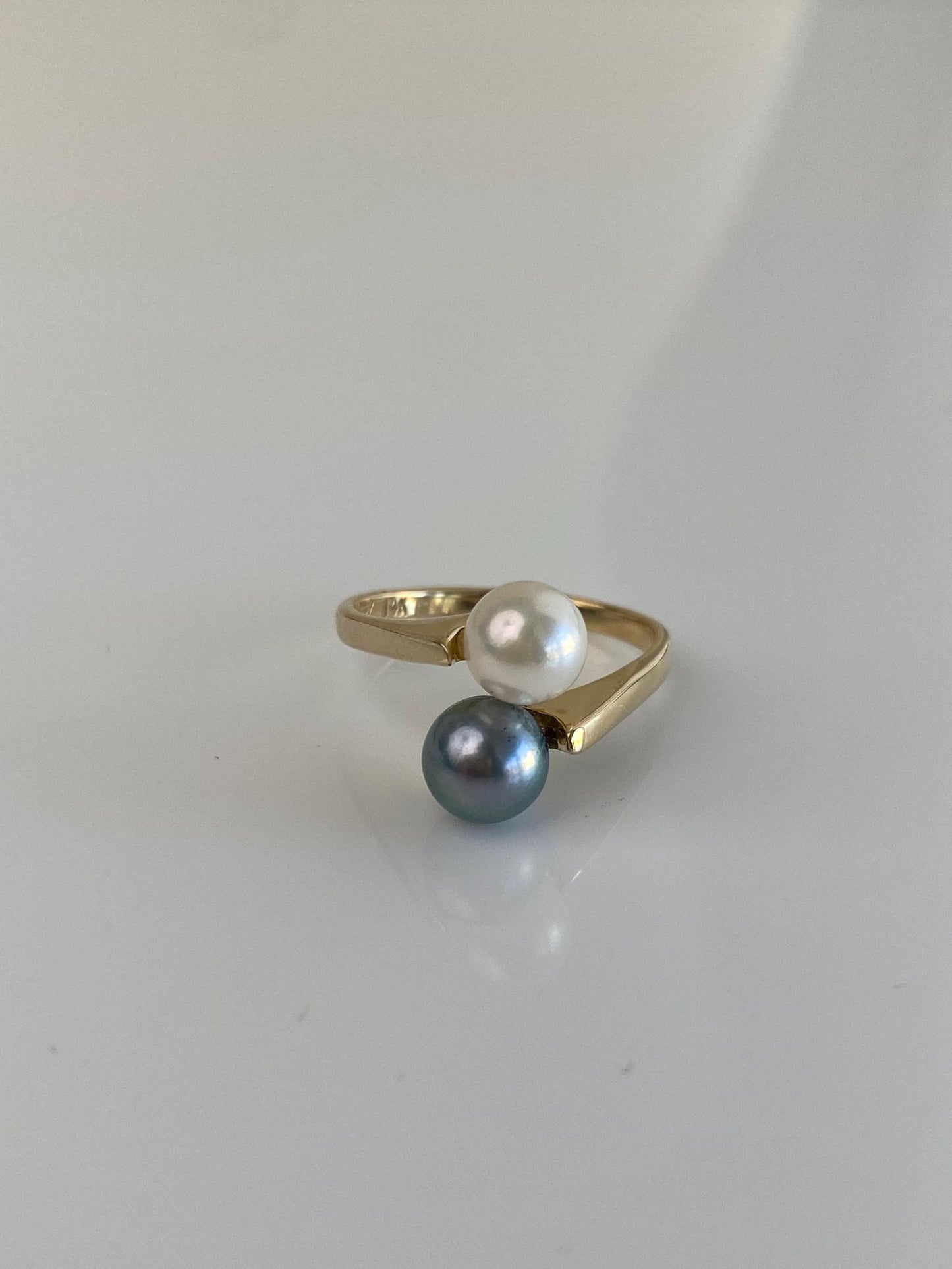 Vintage Solid 14k Yellow Gold White & Peacock Pearls Ring - Size 5.25