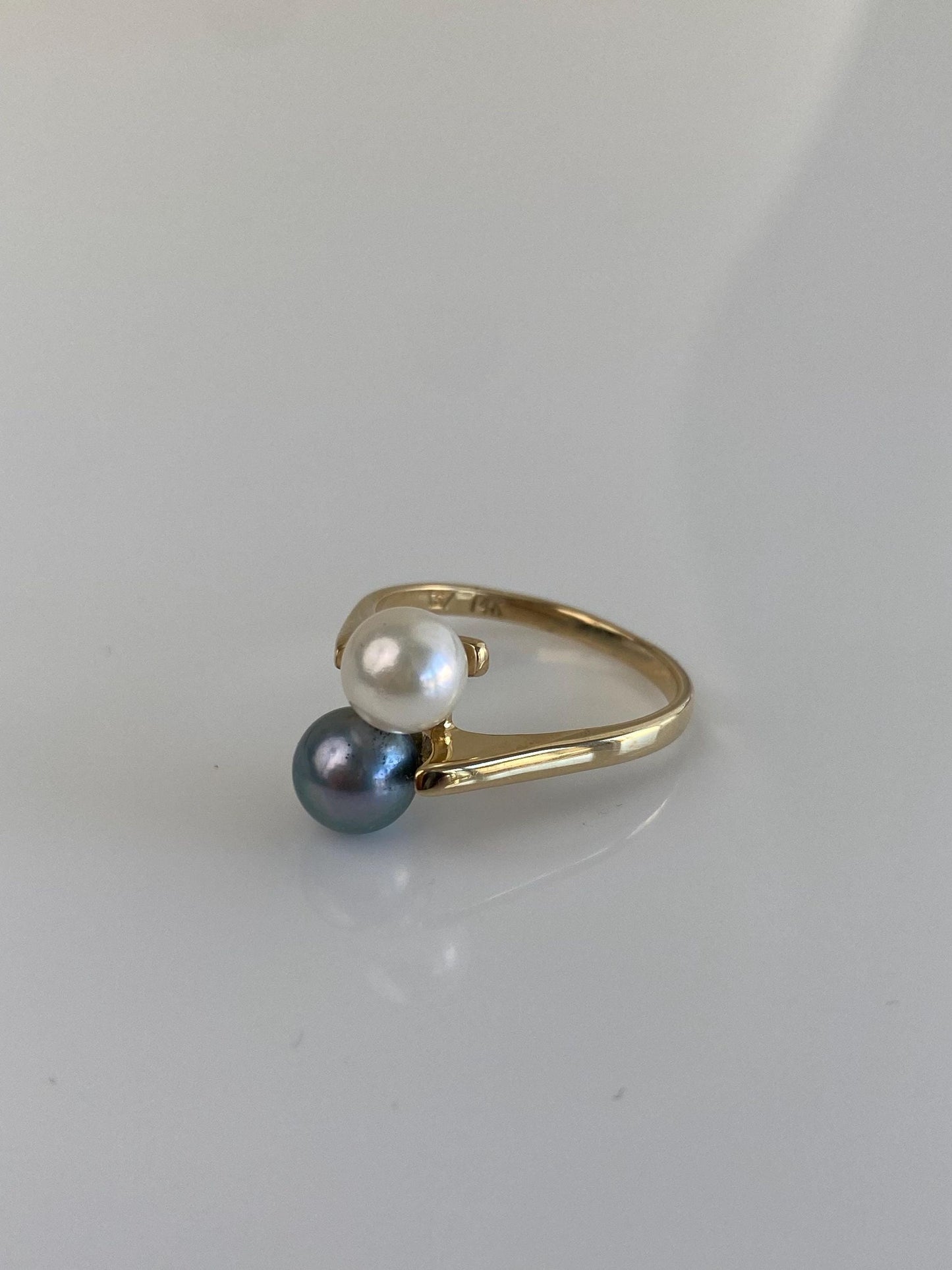 Vintage Solid 14k Yellow Gold White & Peacock Pearls Ring - Size 5.25