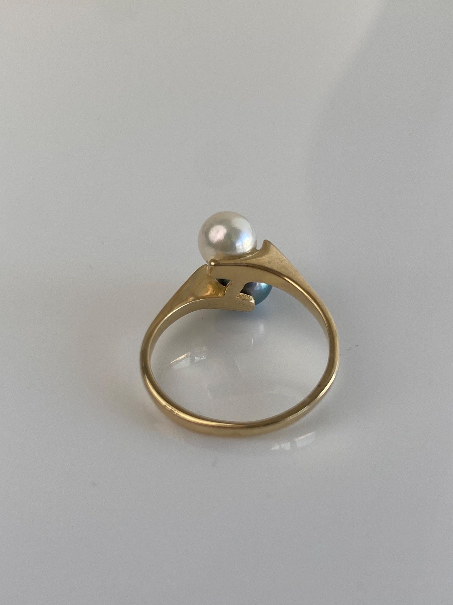 Vintage Solid 14k Yellow Gold White & Peacock Pearls Ring - Size 5.25