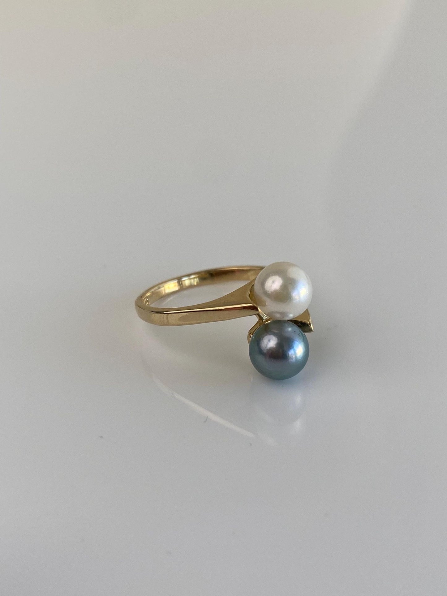 Vintage Solid 14k Yellow Gold White & Peacock Pearls Ring - Size 5.25