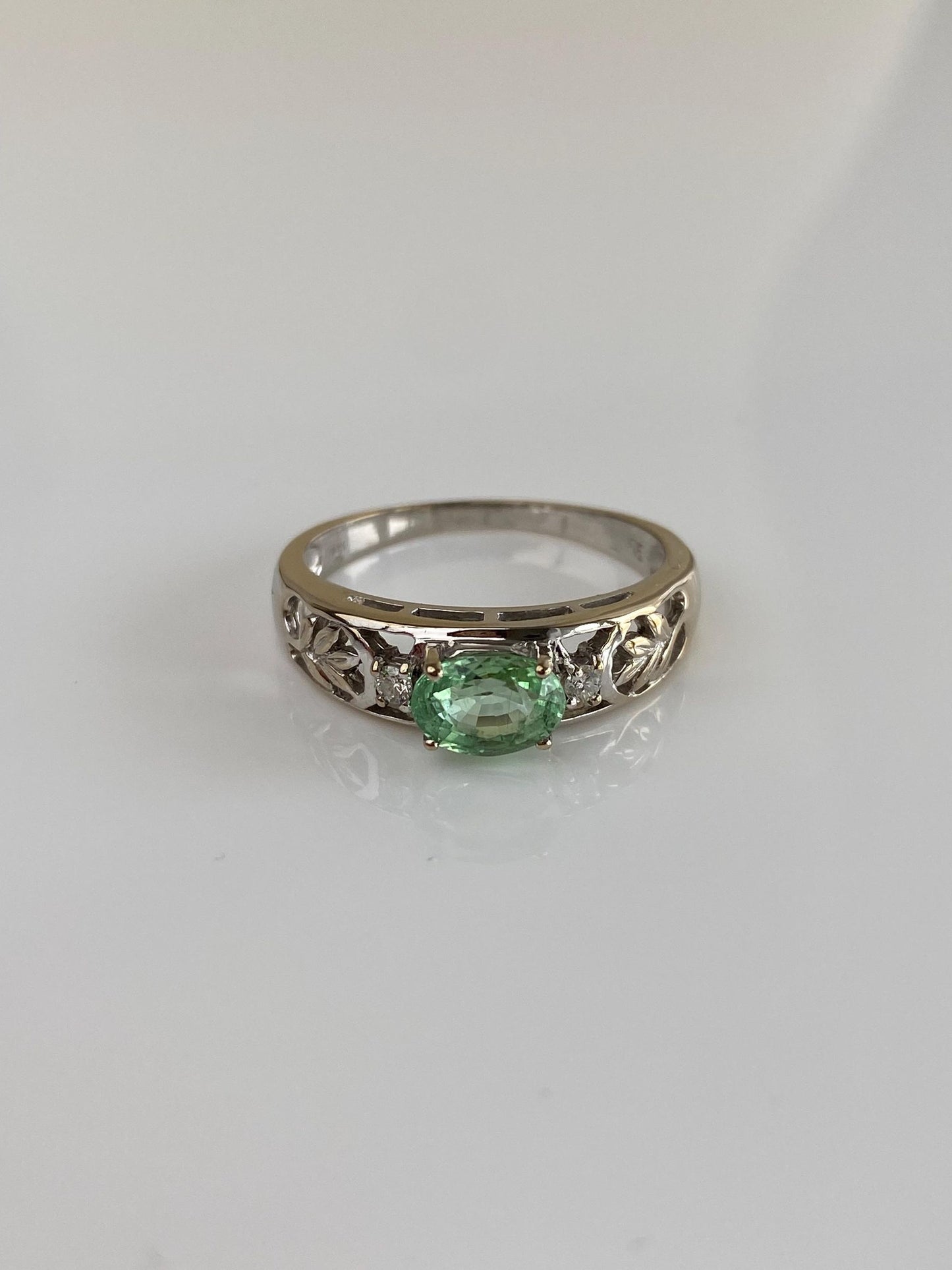 Vintage Solid 14k White Gold Diamond Peridot Ring - Size 8.75