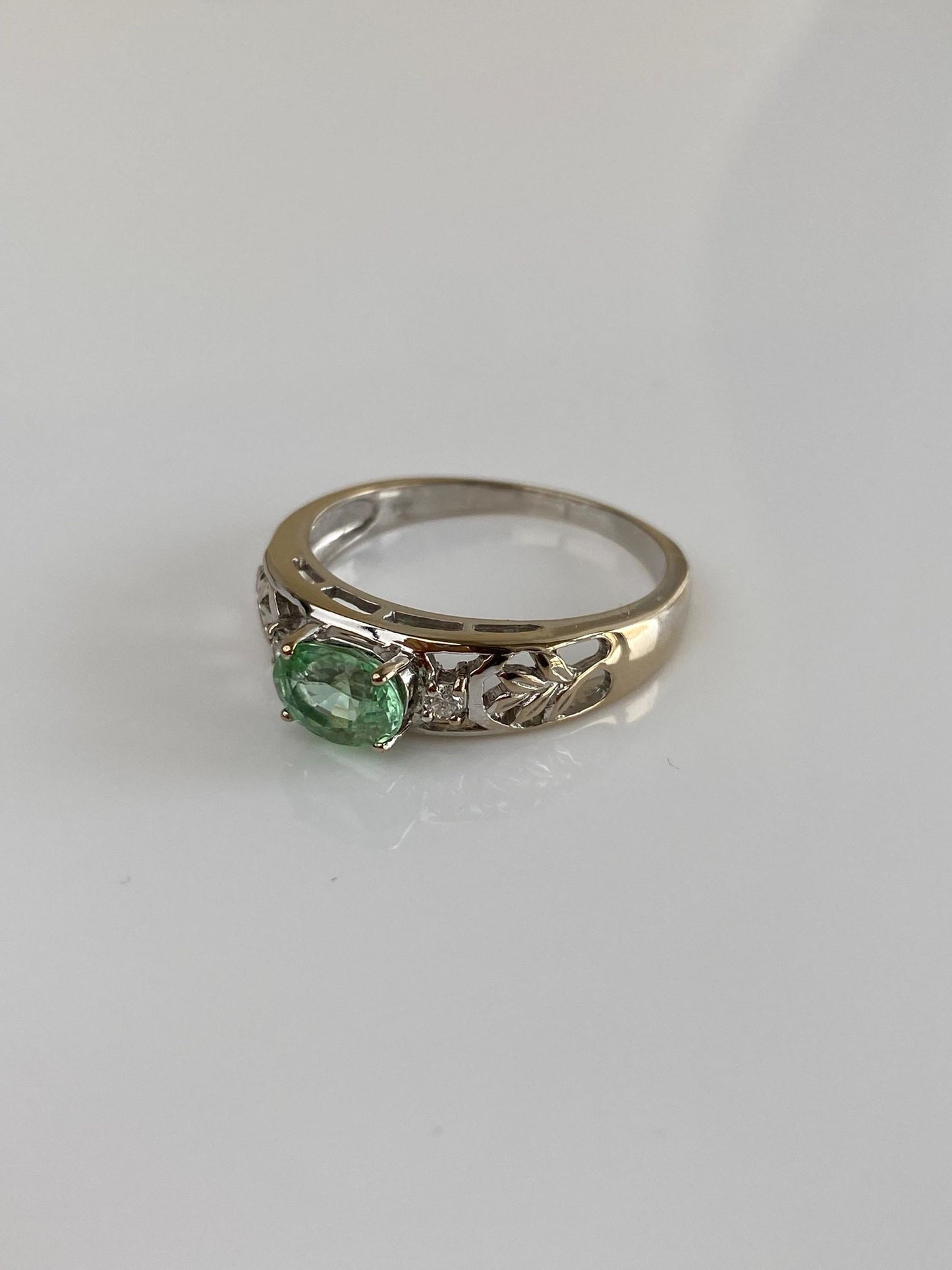 Vintage Solid 14k White Gold Diamond Peridot Ring - Size 8.75