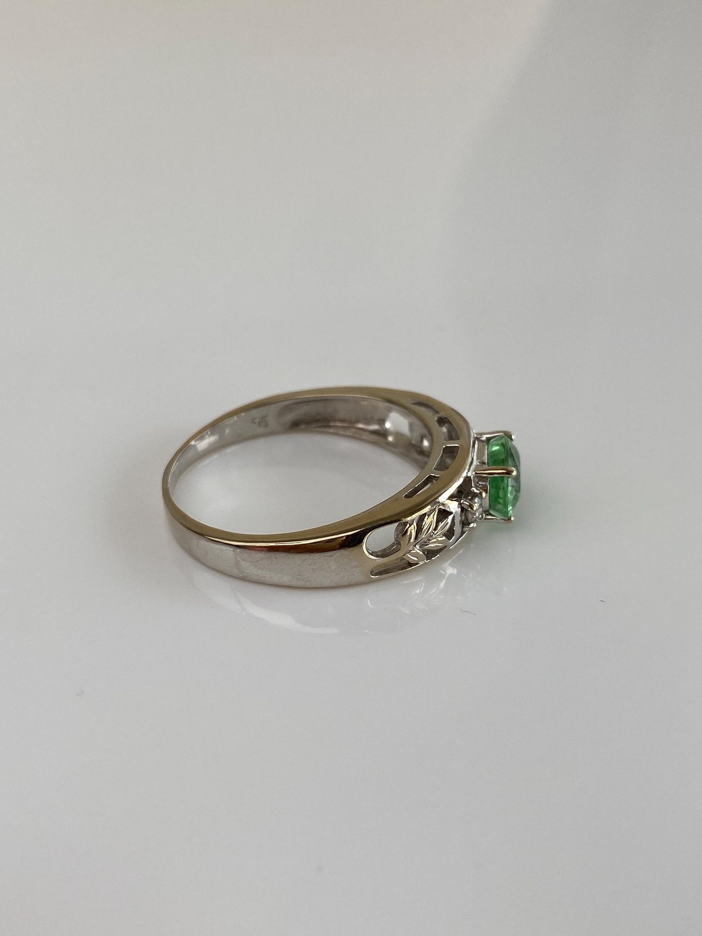 Vintage Solid 14k White Gold Diamond Peridot Ring - Size 8.75