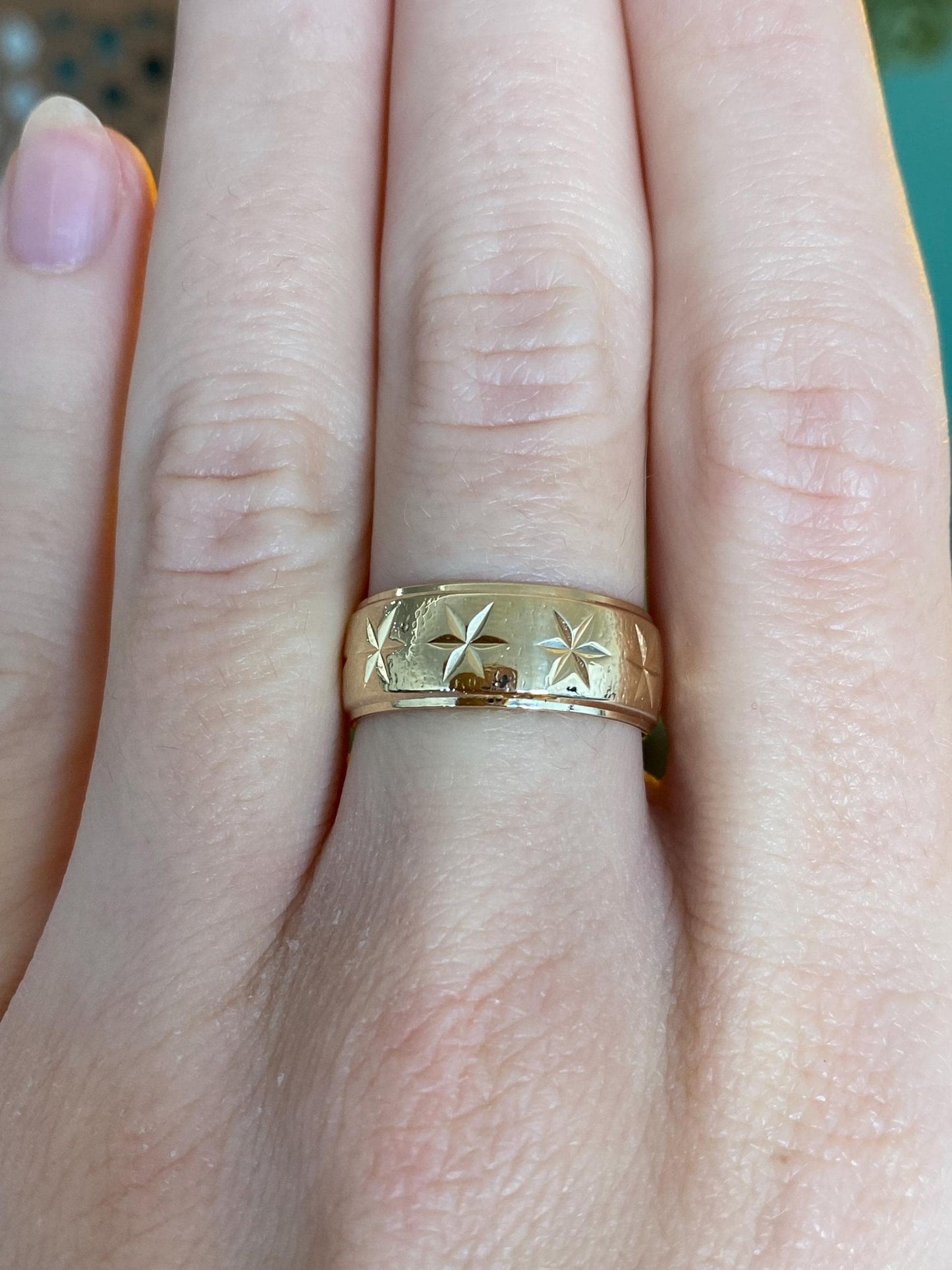 Vintage Solid 14k Yellow Gold Wide Star Set Design Ring Band - Size 6.75-7