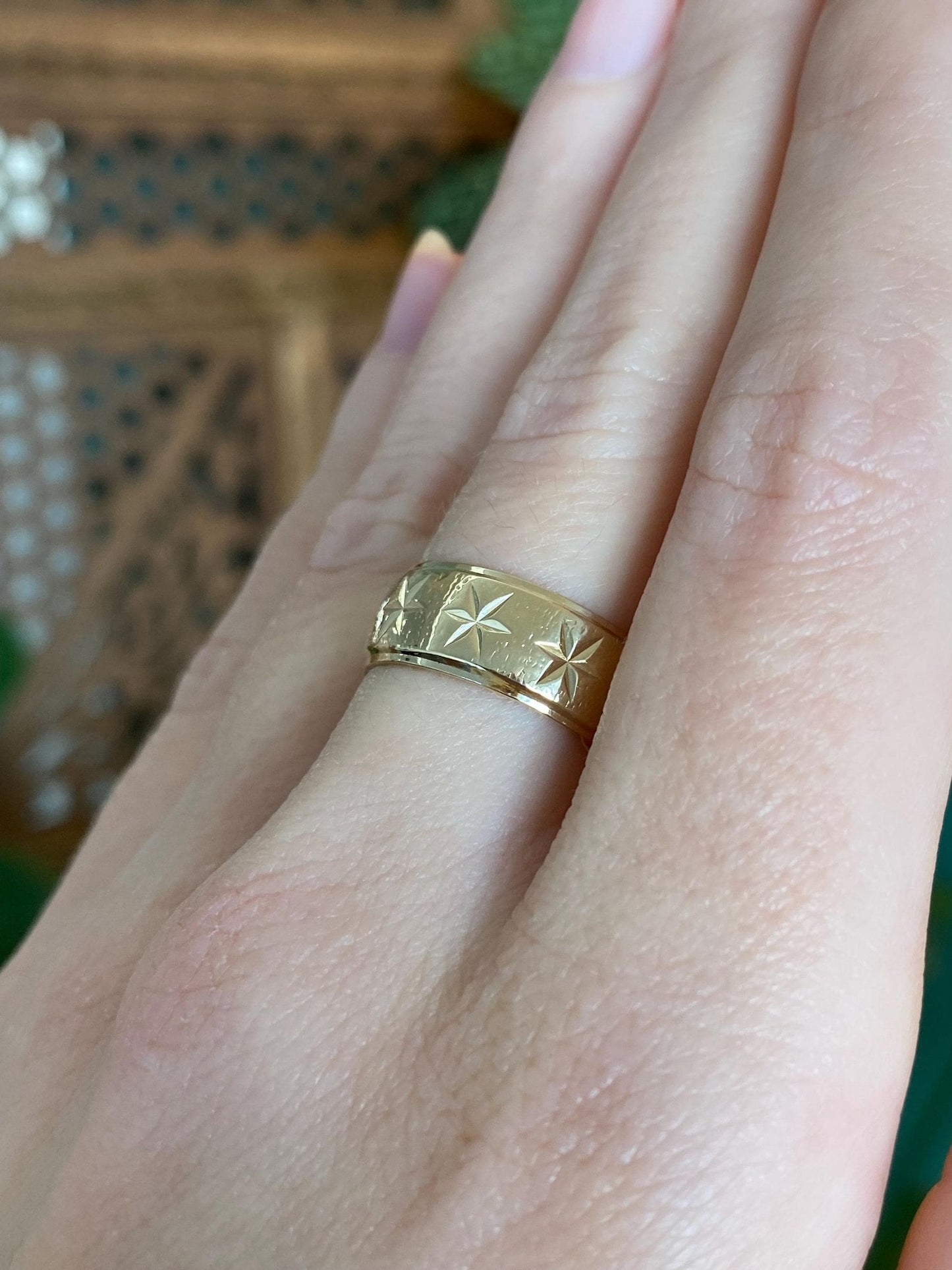 Vintage Solid 14k Yellow Gold Wide Star Set Design Ring Band - Size 6.75-7