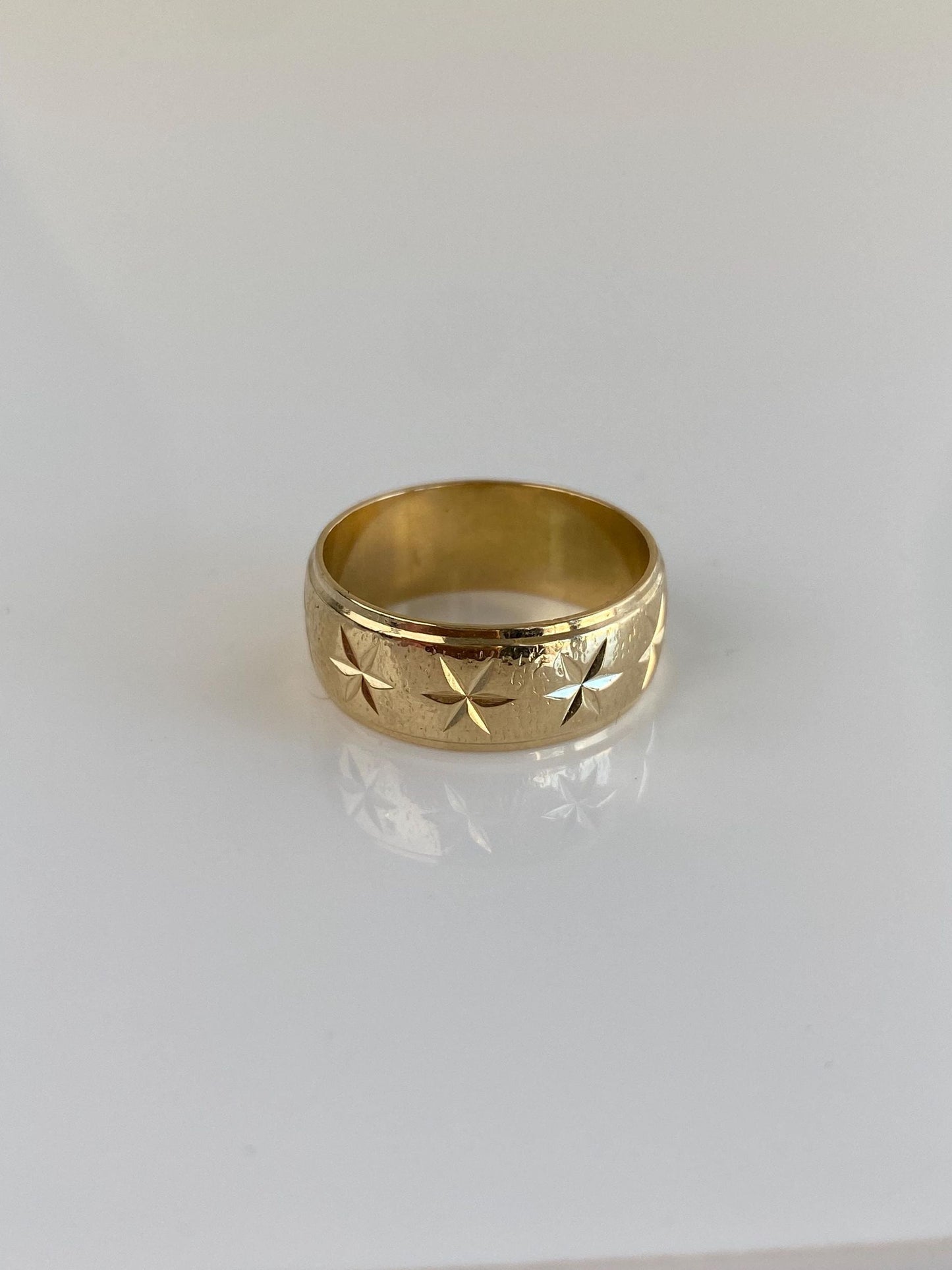 Vintage Solid 14k Yellow Gold Wide Star Set Design Ring Band - Size 6.75-7