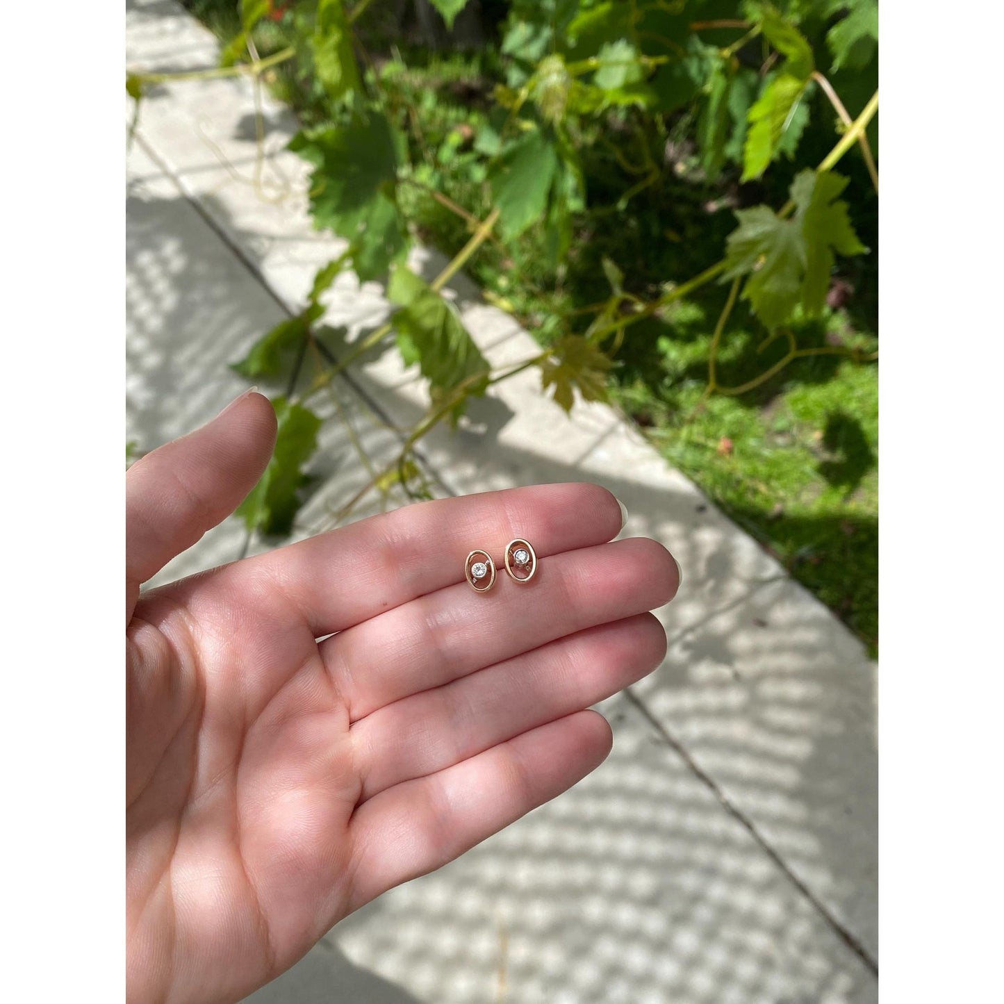 Vintage Solid 14k Yellow Gold Diamond Oval Stud Earrings