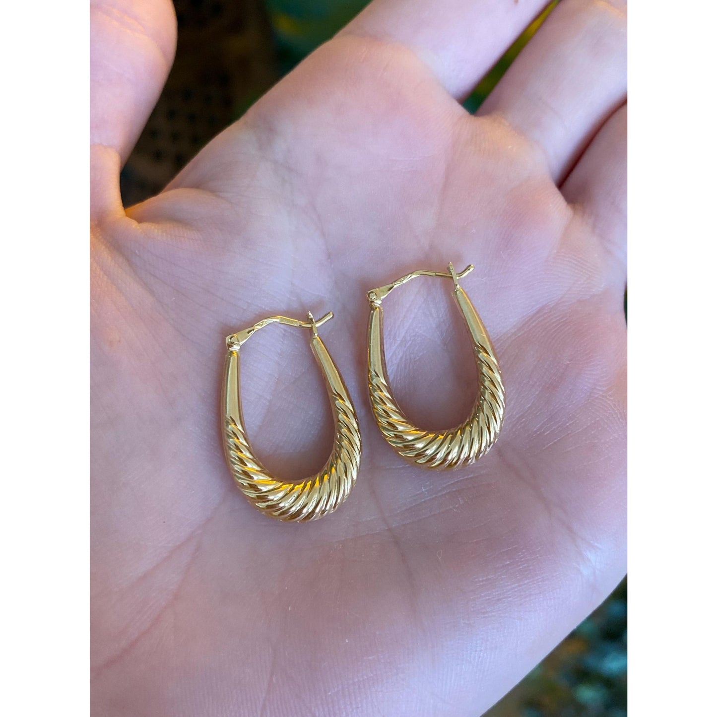 Vintage 18k Yellow Gold Oval Hoop Earrings
