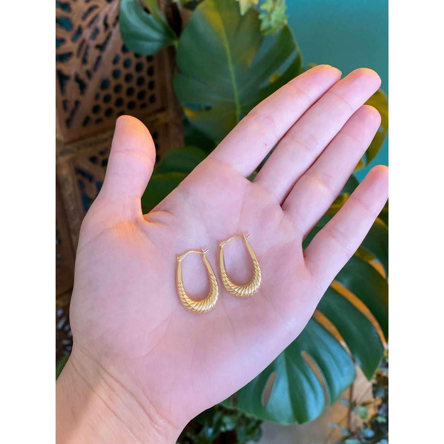 Vintage 18k Yellow Gold Oval Hoop Earrings