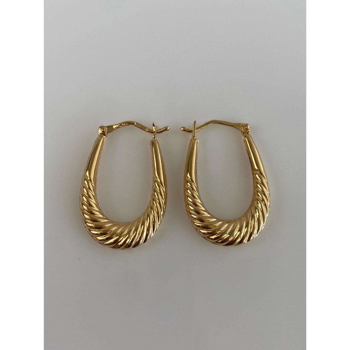 Vintage 18k Yellow Gold Oval Hoop Earrings