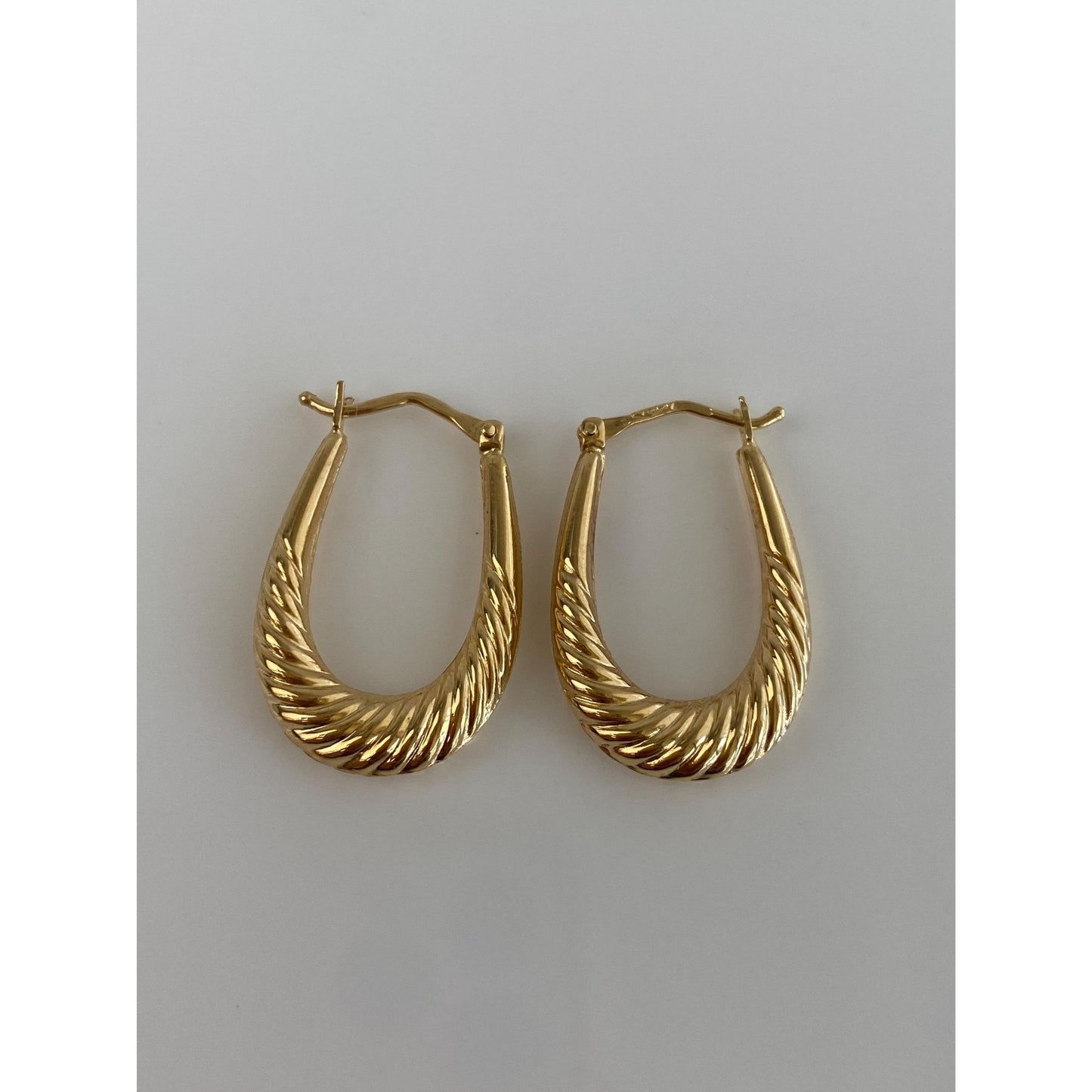 Vintage 18k Yellow Gold Oval Hoop Earrings
