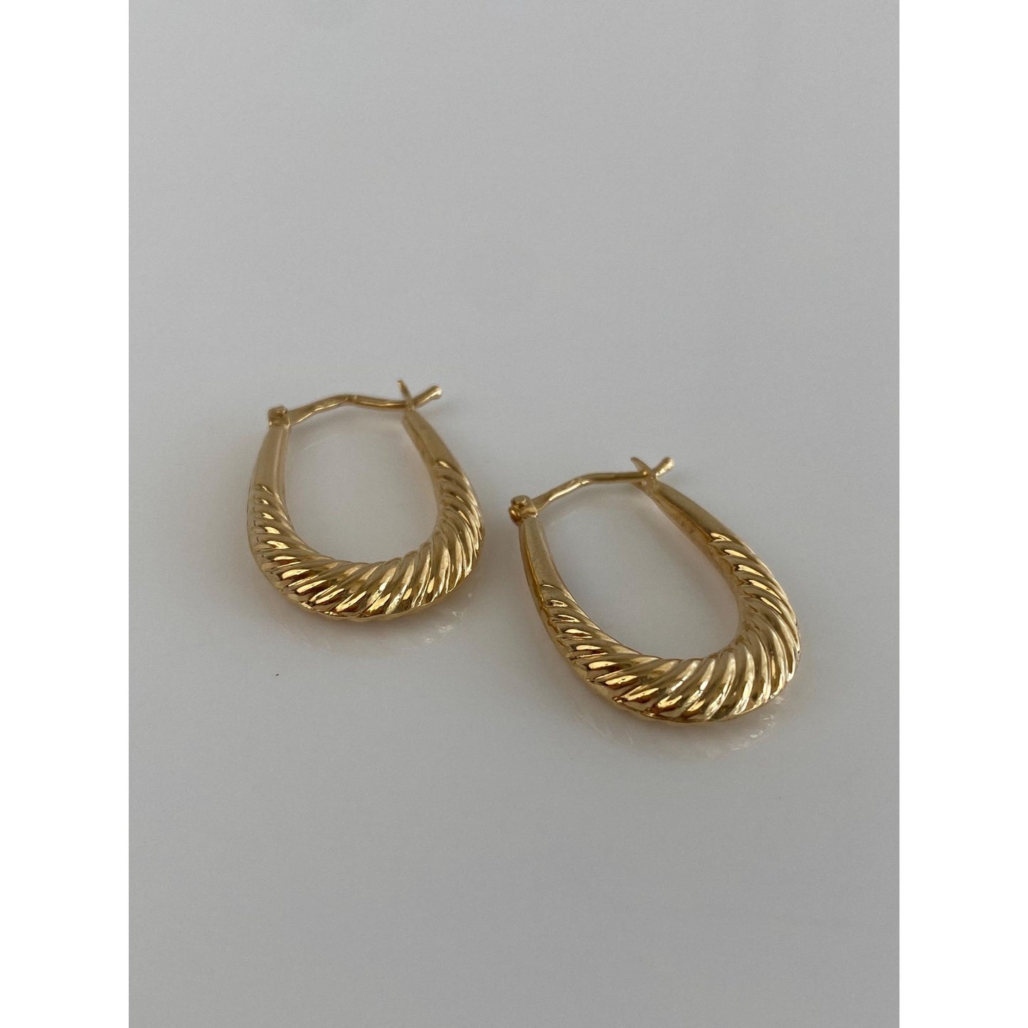 Vintage 18k Yellow Gold Oval Hoop Earrings