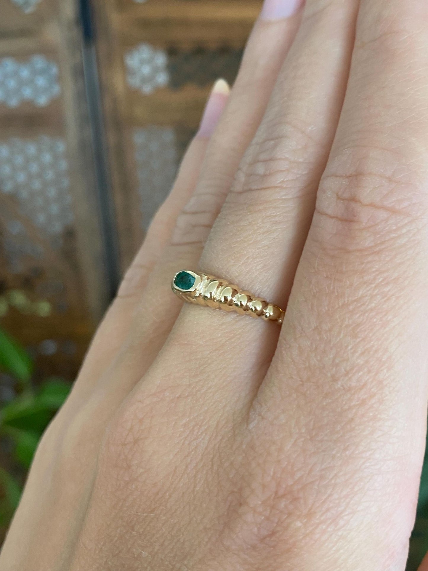 Vintage Solid 14k Yellow Gold Emerald Scalloped Ring - Size 6.75