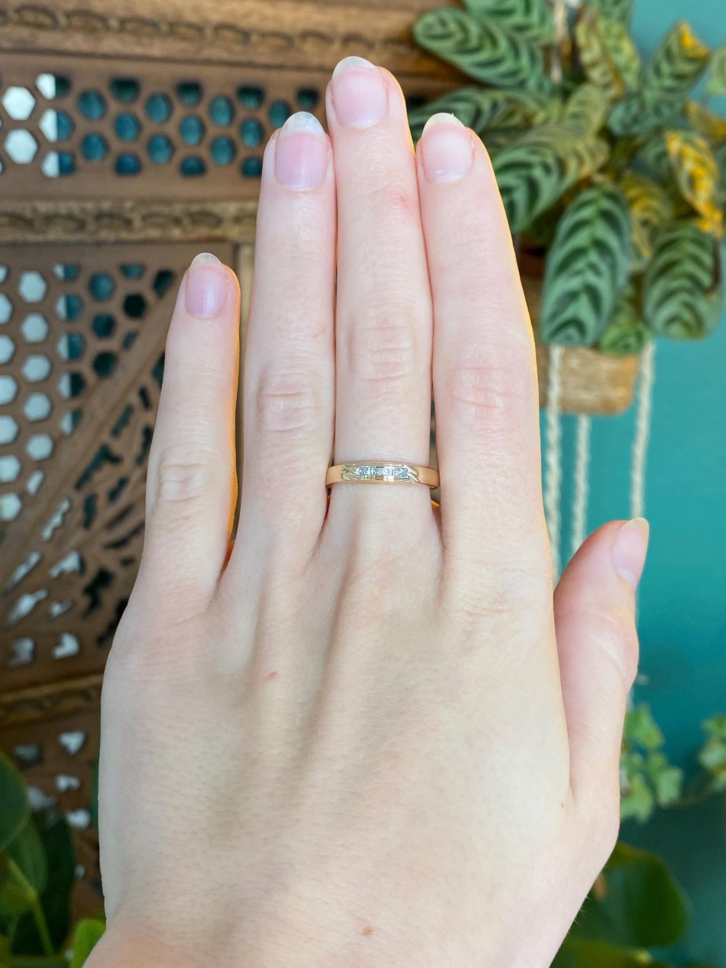 Vintage Solid 10k Yellow Gold Diamond Ring Band - Size 7.75