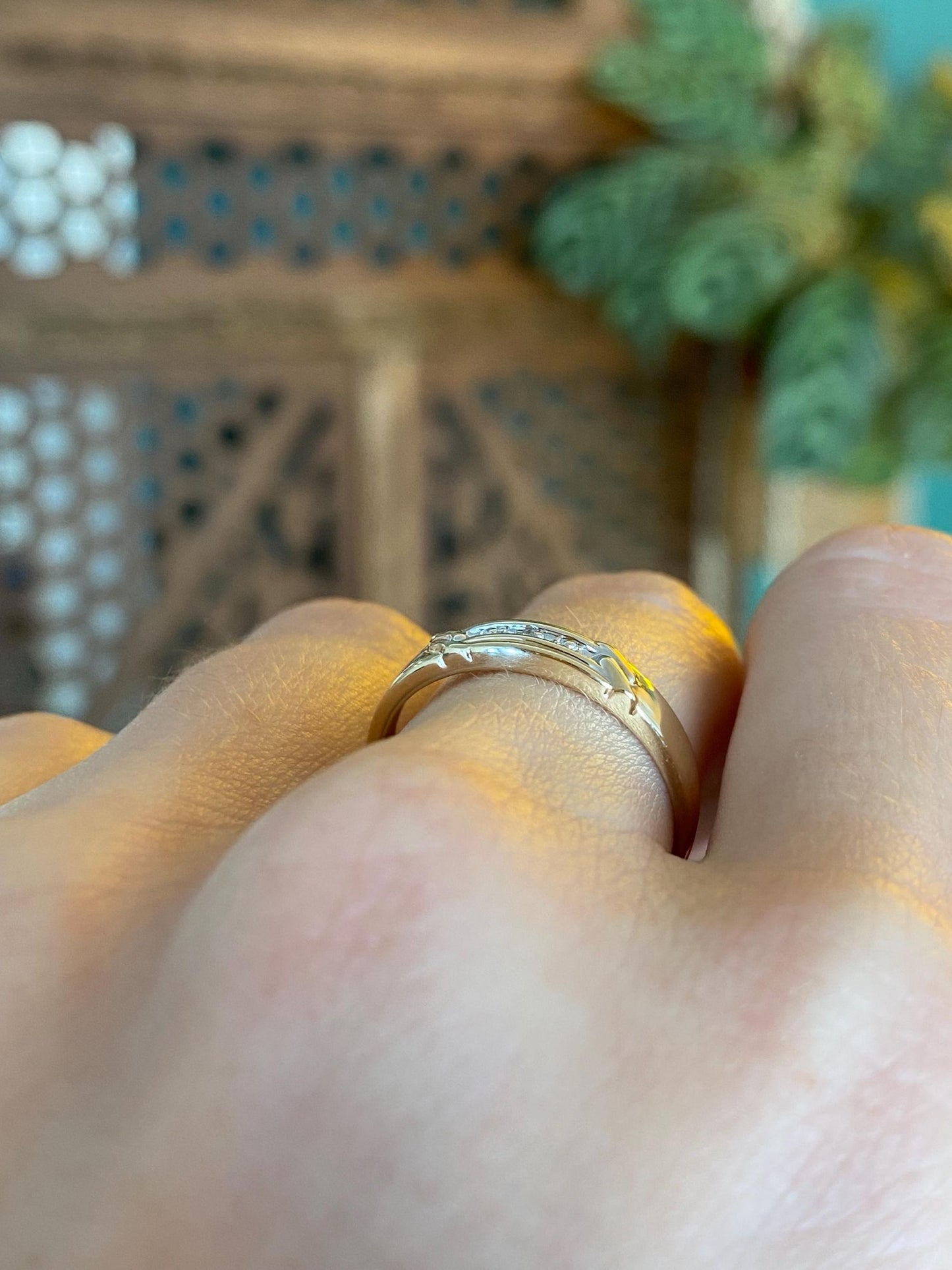 Vintage Solid 10k Yellow Gold Diamond Ring Band - Size 7.75