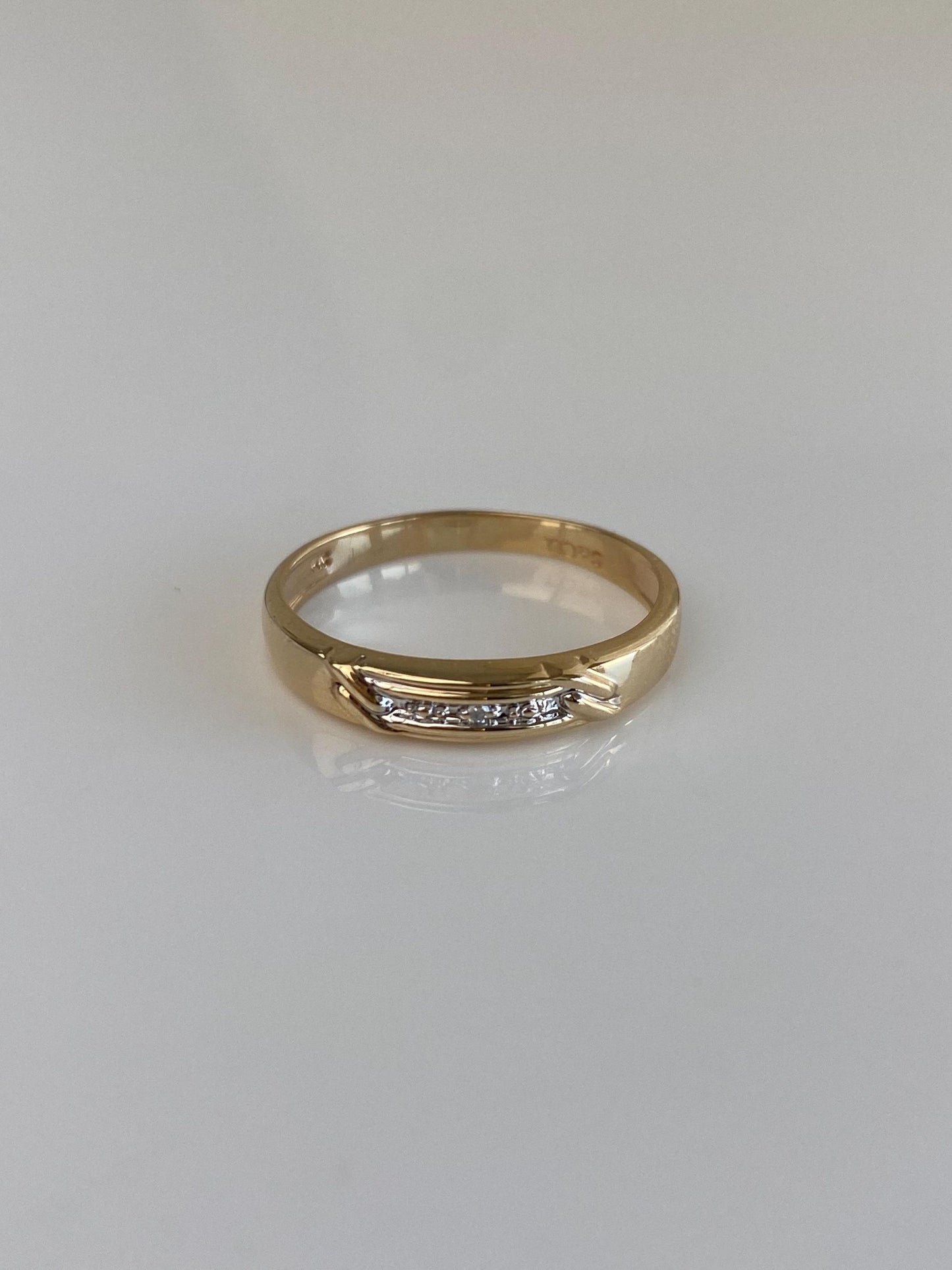 Vintage Solid 10k Yellow Gold Diamond Ring Band - Size 7.75