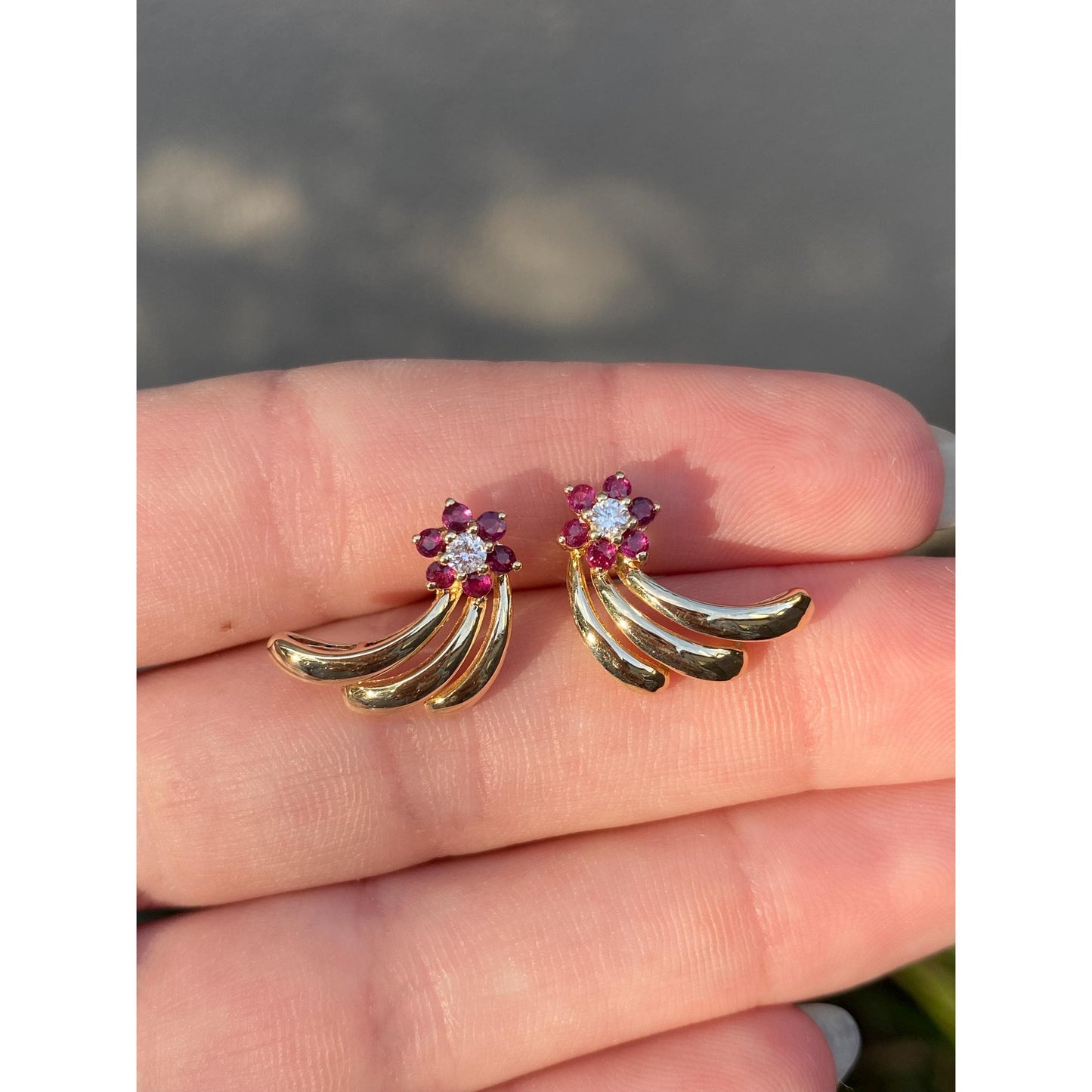 Vintage Solid 14k Yellow Gold Red Spinel Diamond Shooting Flower Stud Earrings