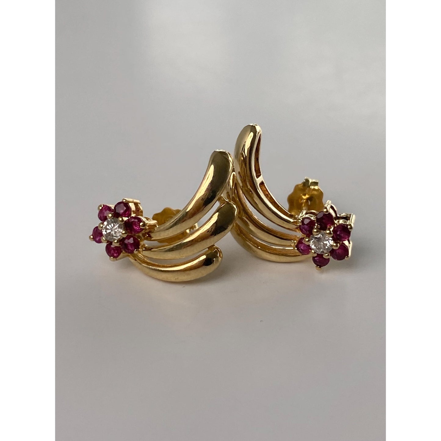 Vintage Solid 14k Yellow Gold Red Spinel Diamond Shooting Flower Stud Earrings