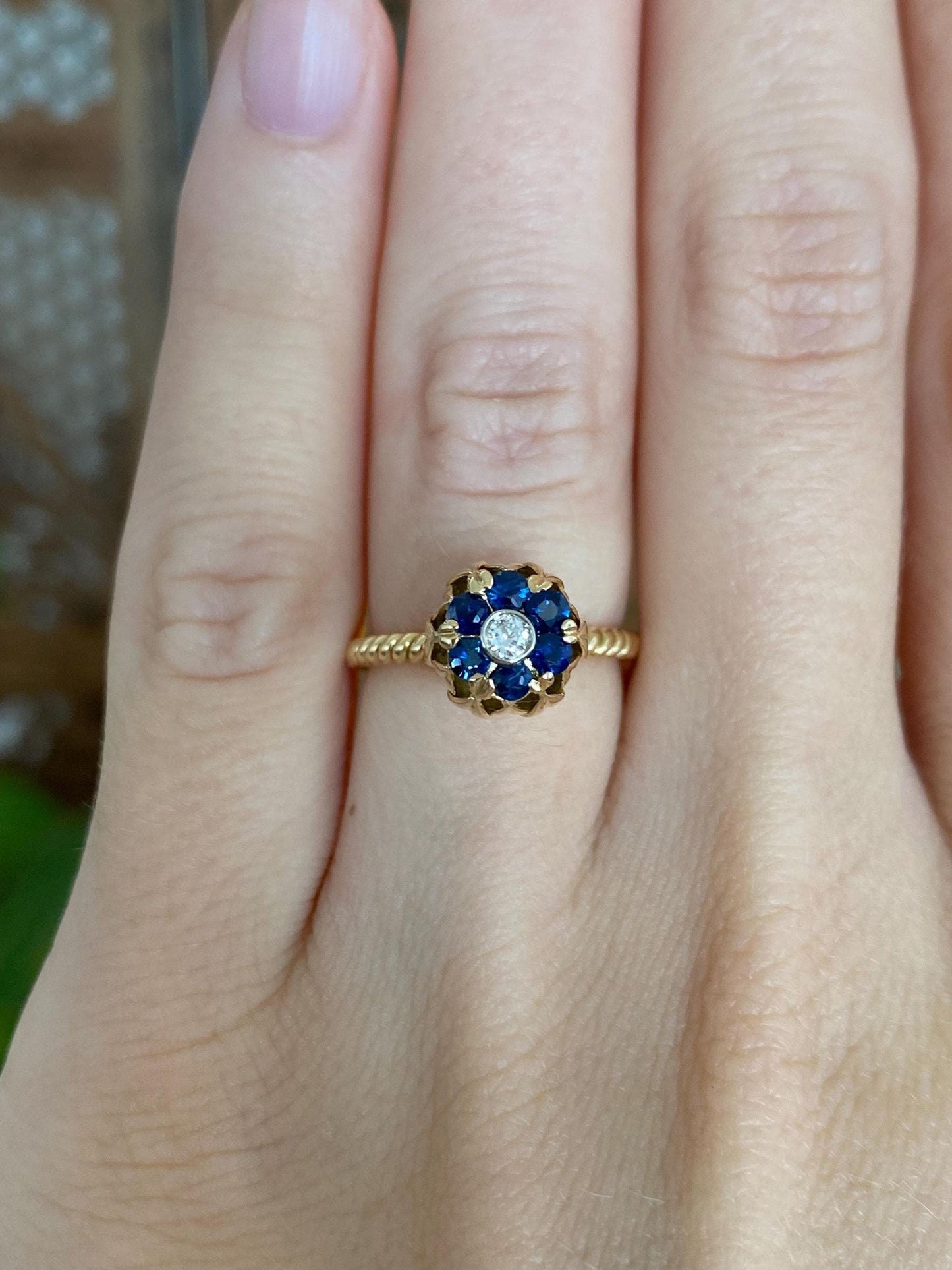 Vintage Solid 18k Yellow Gold Blue Sapphire Halo Diamond Flower Ring - Size 4.25
