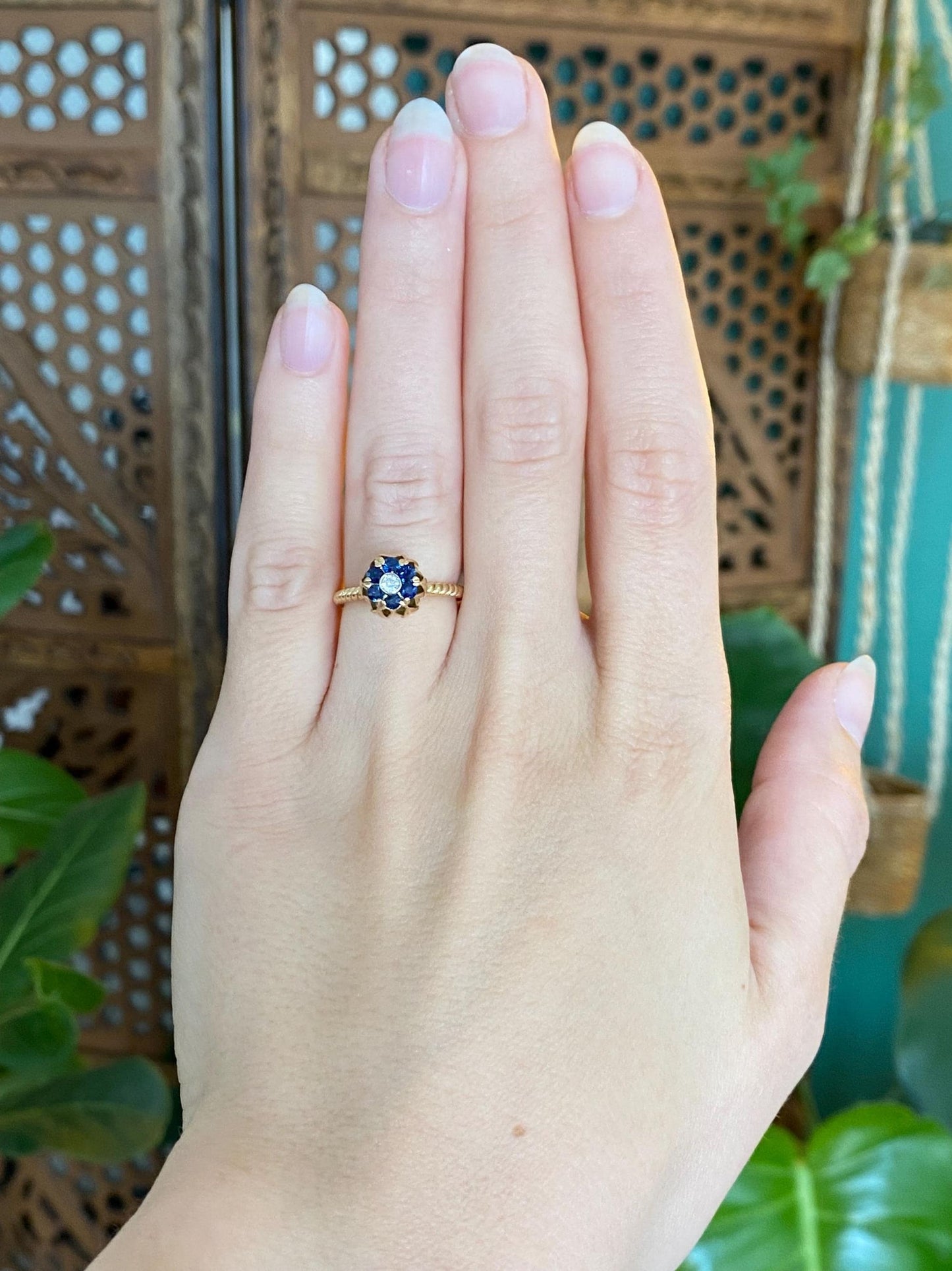 Vintage Solid 18k Yellow Gold Blue Sapphire Halo Diamond Flower Ring - Size 4.25