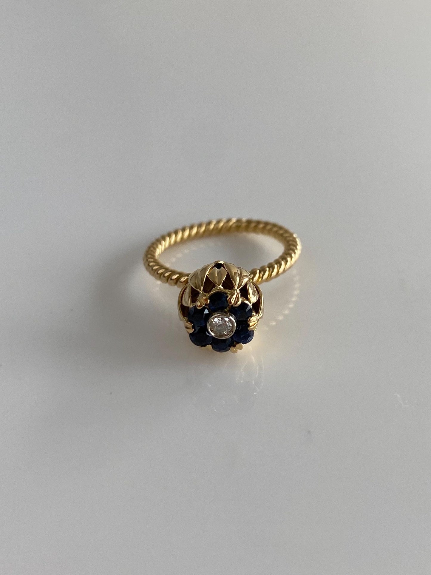 Vintage Solid 18k Yellow Gold Blue Sapphire Halo Diamond Flower Ring - Size 4.25