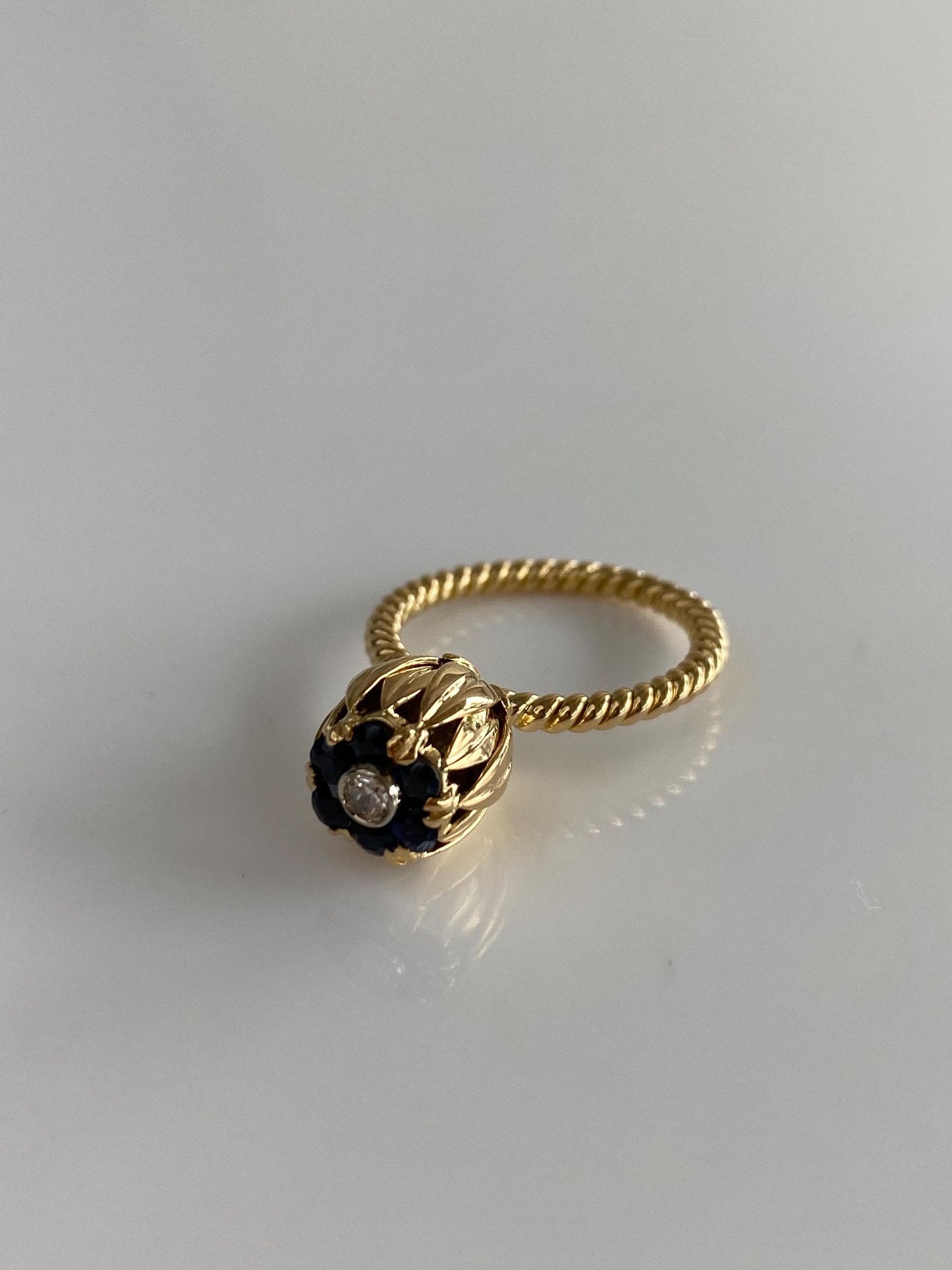 Vintage Solid 18k Yellow Gold Blue Sapphire Halo Diamond Flower Ring - Size 4.25