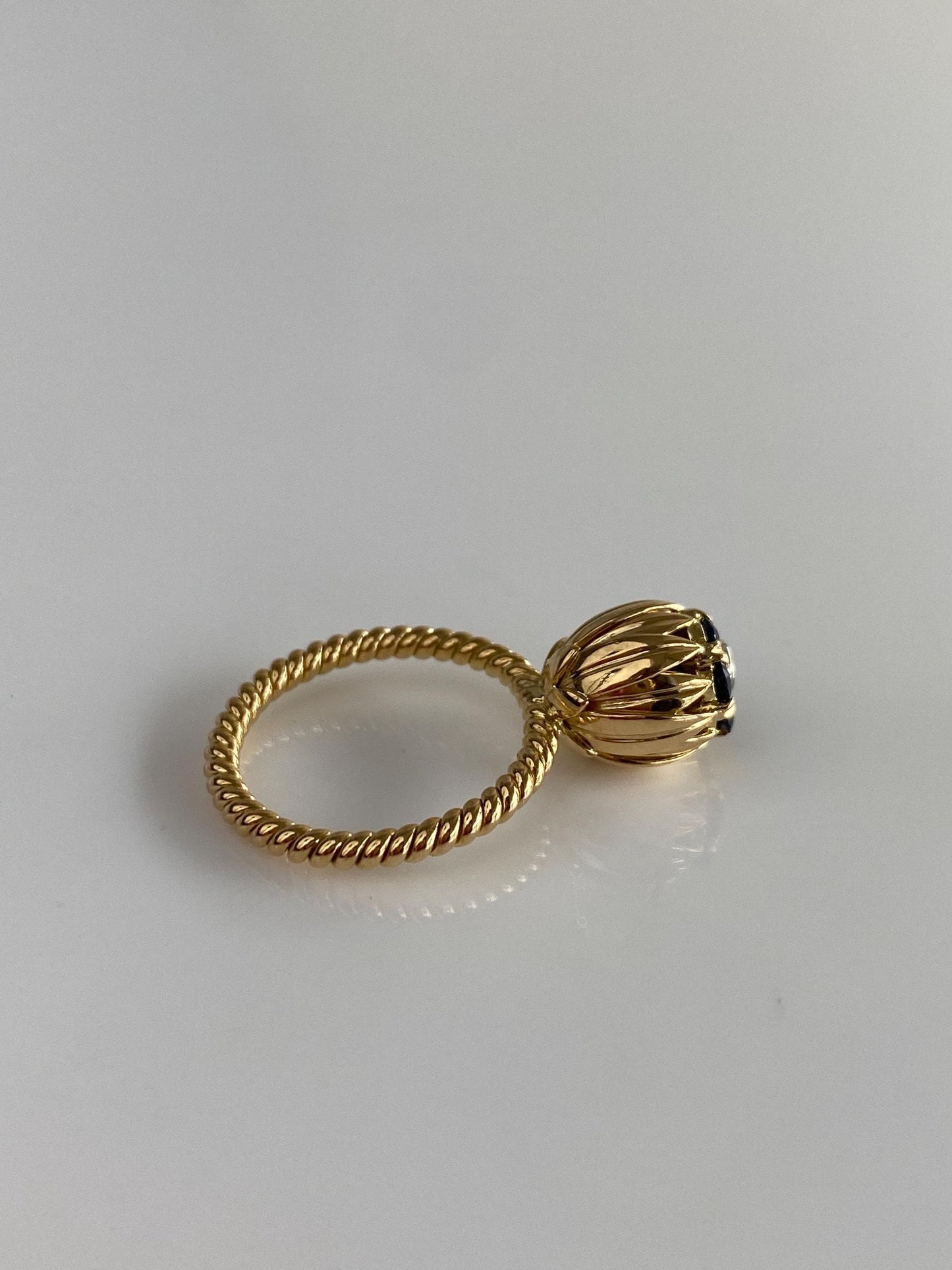 Vintage Solid 18k Yellow Gold Blue Sapphire Halo Diamond Flower Ring - Size 4.25